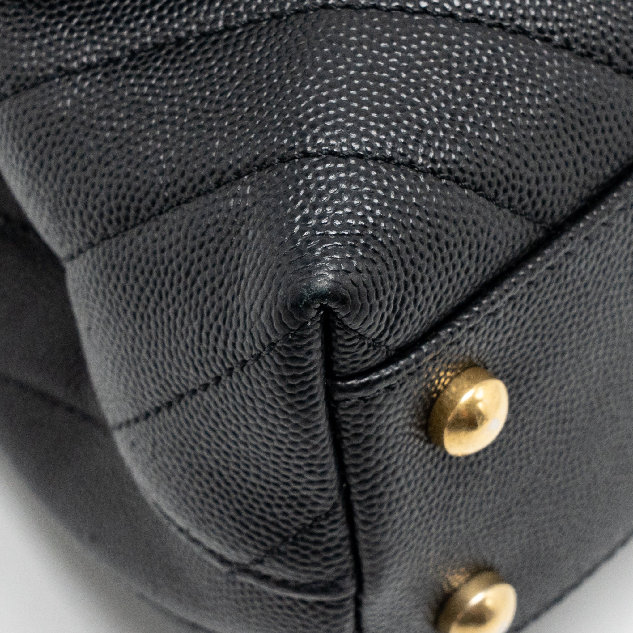 chanel-small-coco-handle-with-lizard-embossed-handle-chevron-caviar-black-ghw