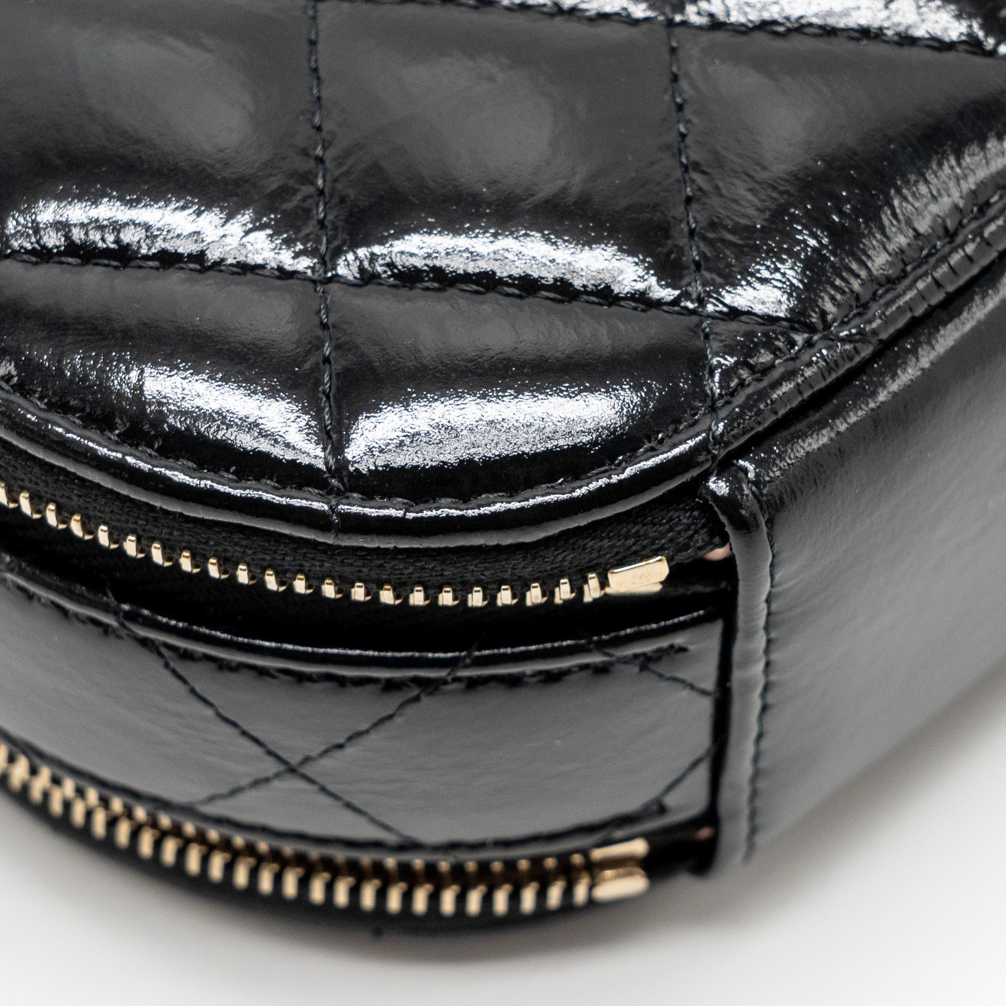 chanel-22b-top-handle-mini-round-vanity-case-with-chain-shiny-leather-black-lghw-microchip