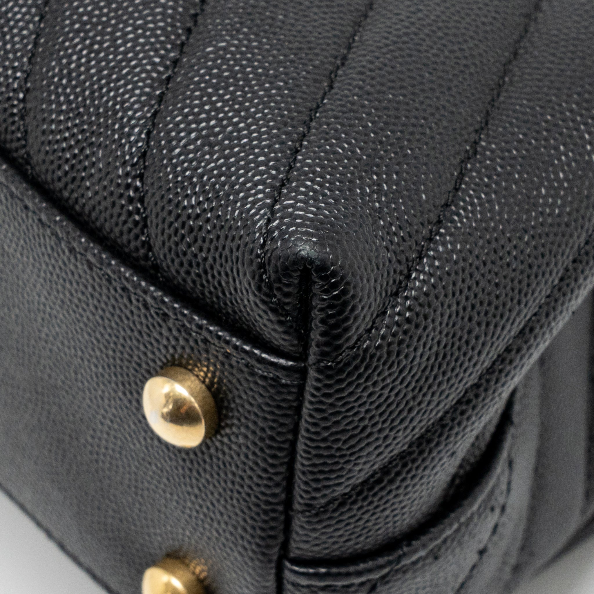 chanel-small-coco-handle-with-lizard-embossed-handle-chevron-caviar-black-ghw