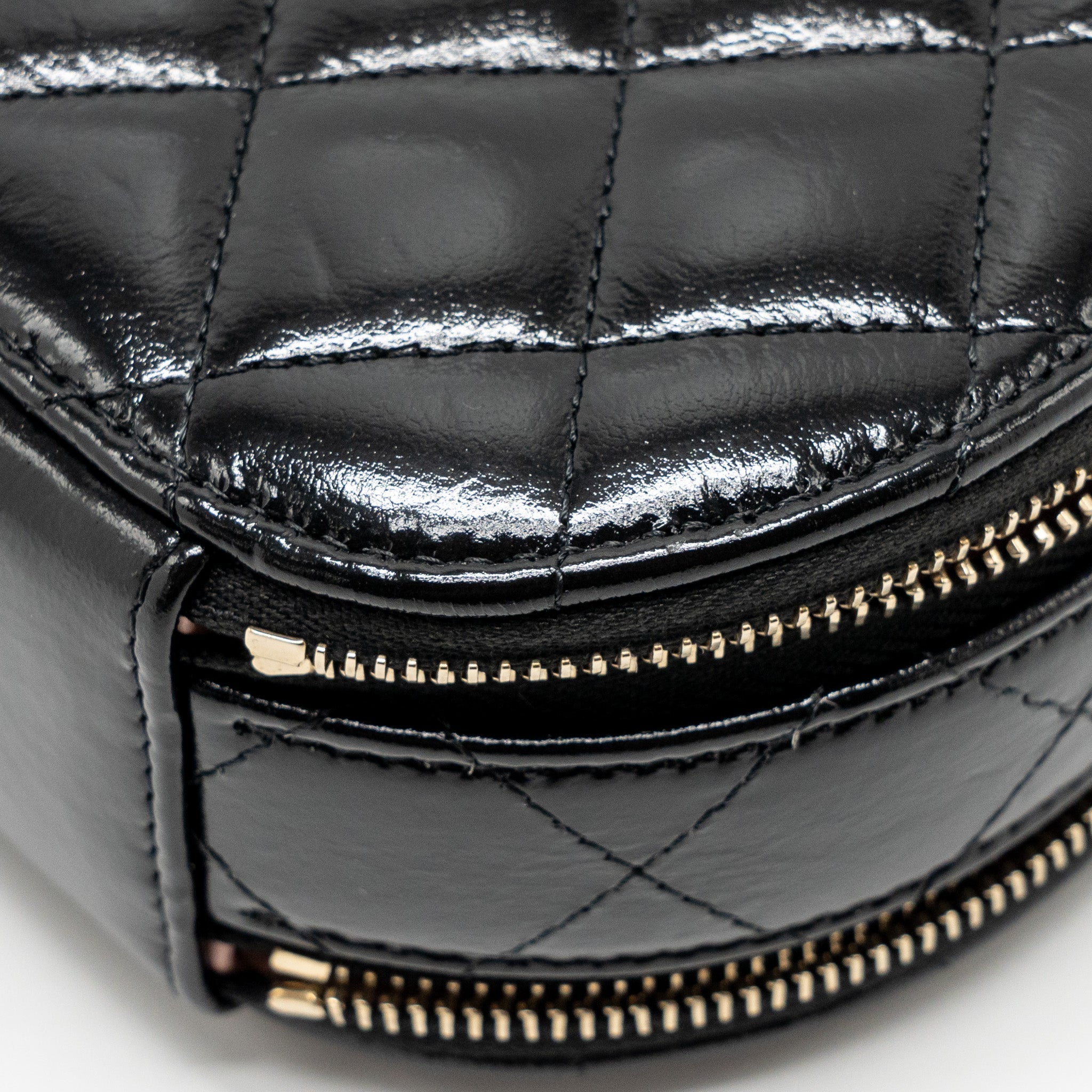 chanel-22b-top-handle-mini-round-vanity-case-with-chain-shiny-leather-black-lghw-microchip