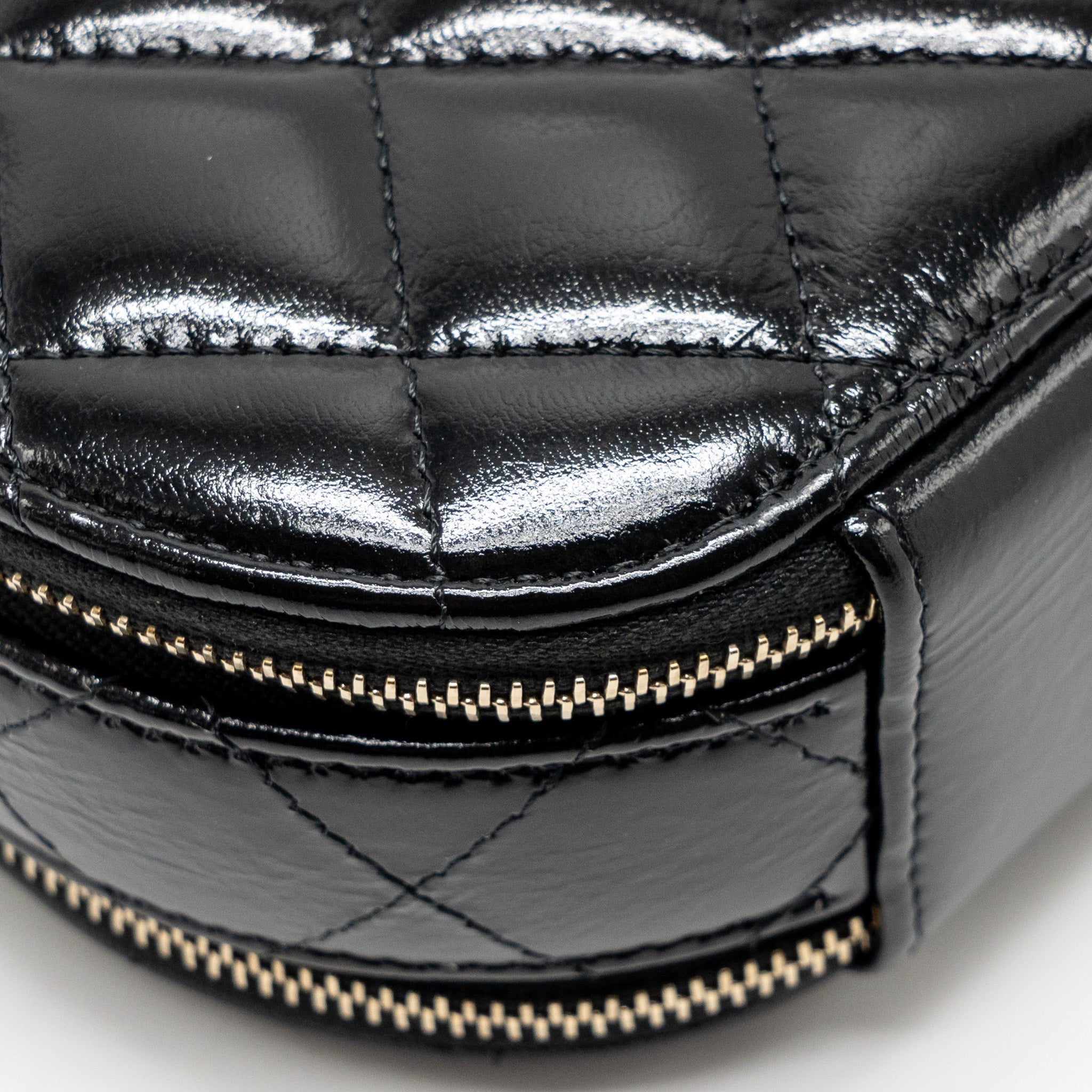 chanel-22b-top-handle-mini-round-vanity-case-with-chain-shiny-leather-black-lghw-microchip
