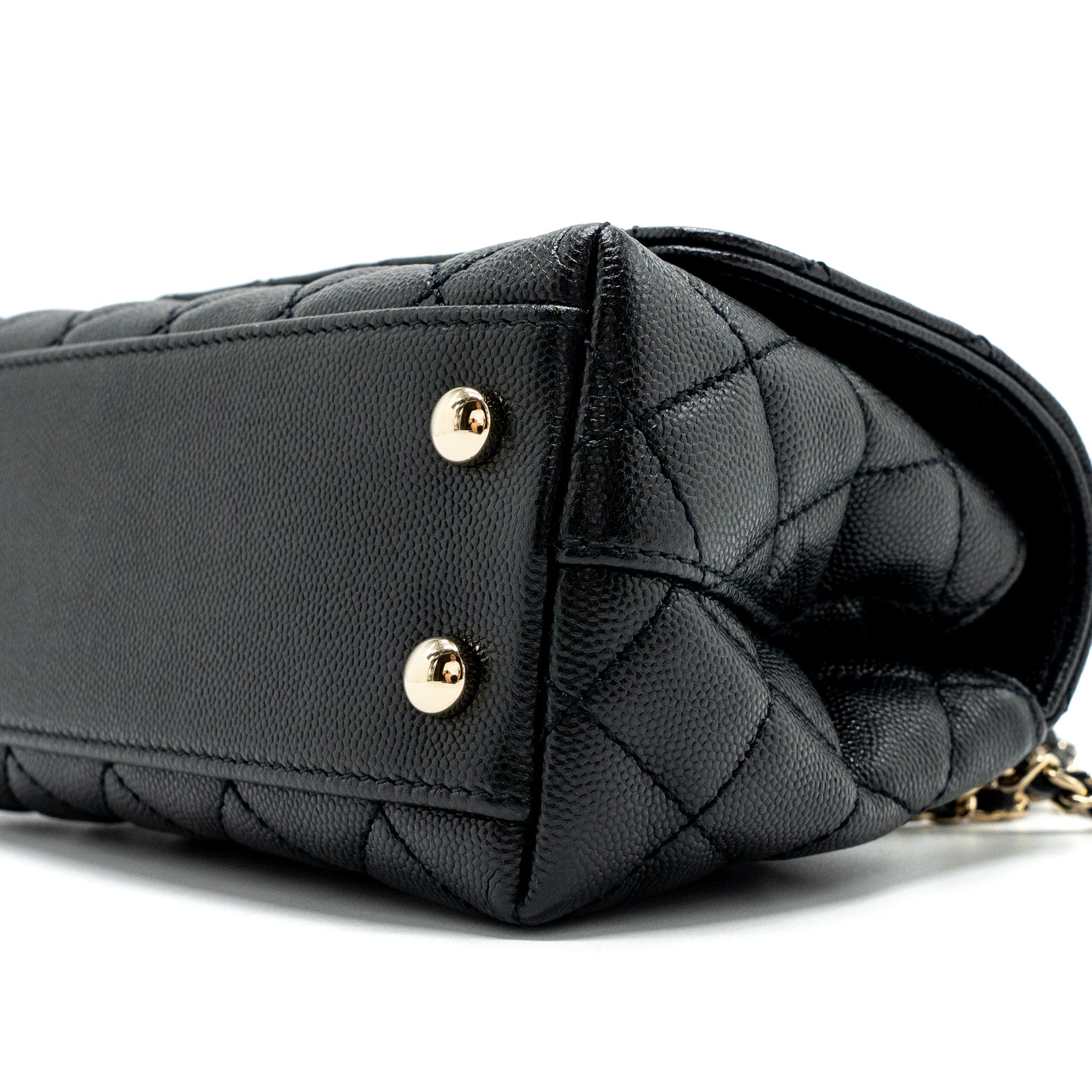 chanel-coco-handle-extra-mini-caviar-black-lghwmicrochip-2