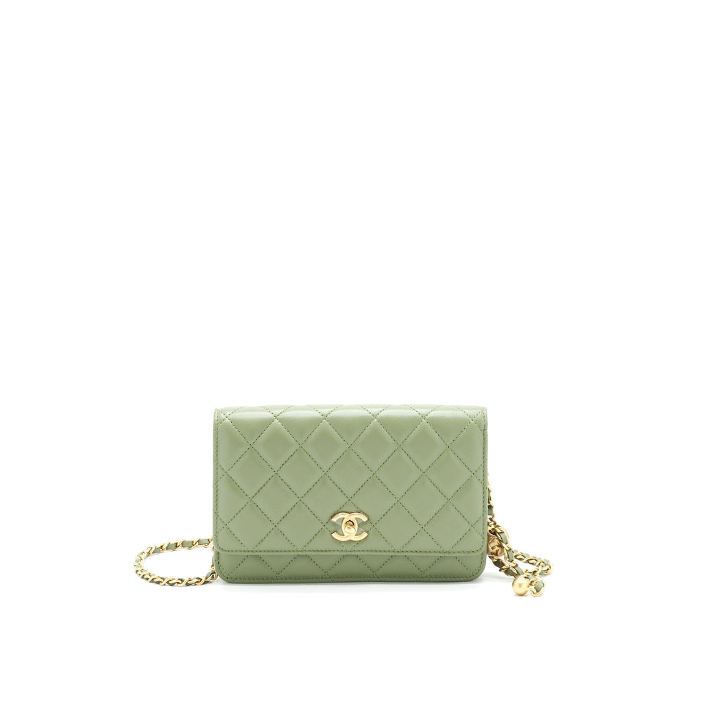 chanel-21b-green-ghw-pearl-crush-wallet-on-chain