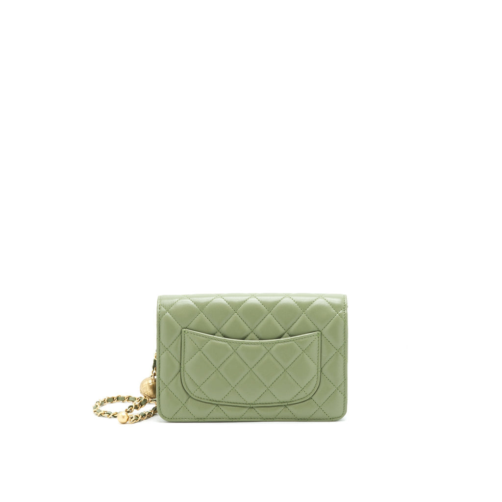 chanel-21b-green-ghw-pearl-crush-wallet-on-chain