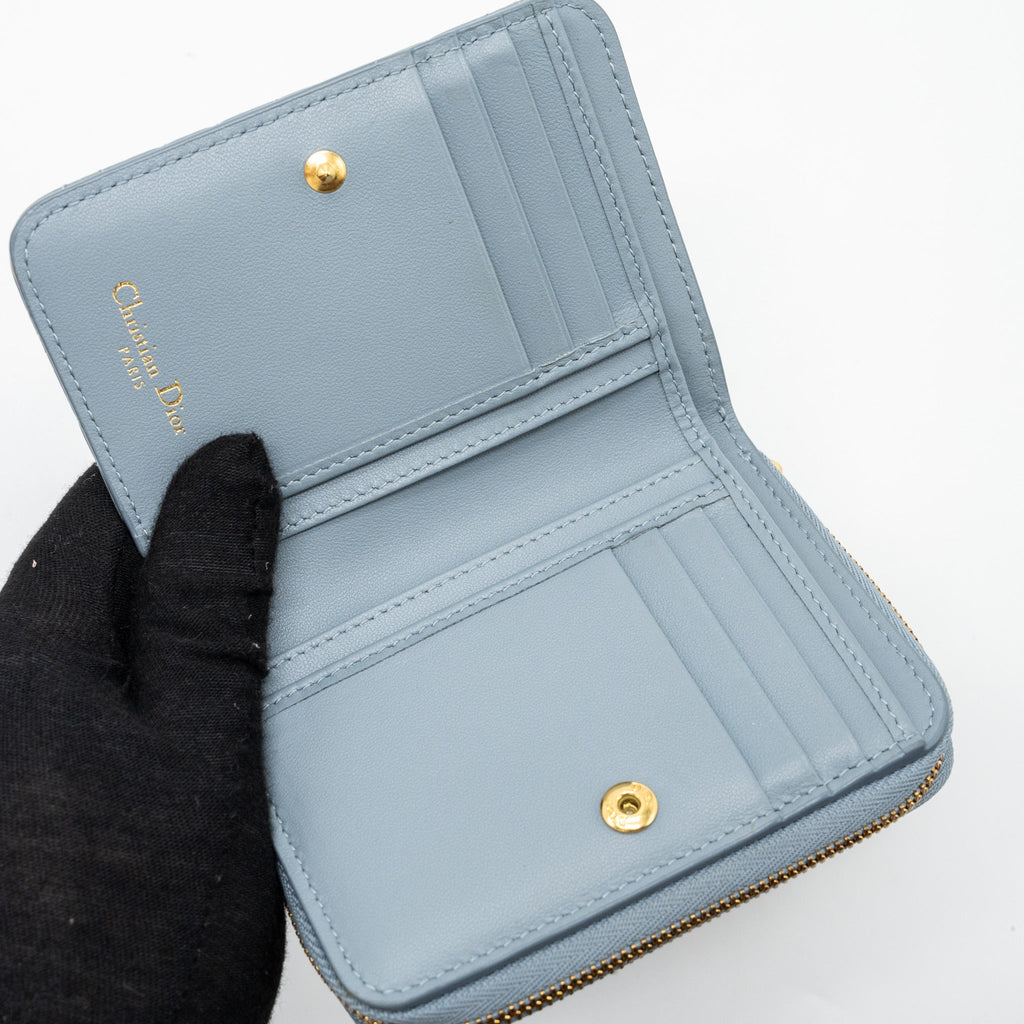 dior-caro-scarlet-zipped-wallet-cannage-calfskin-cloud-blue-ghw