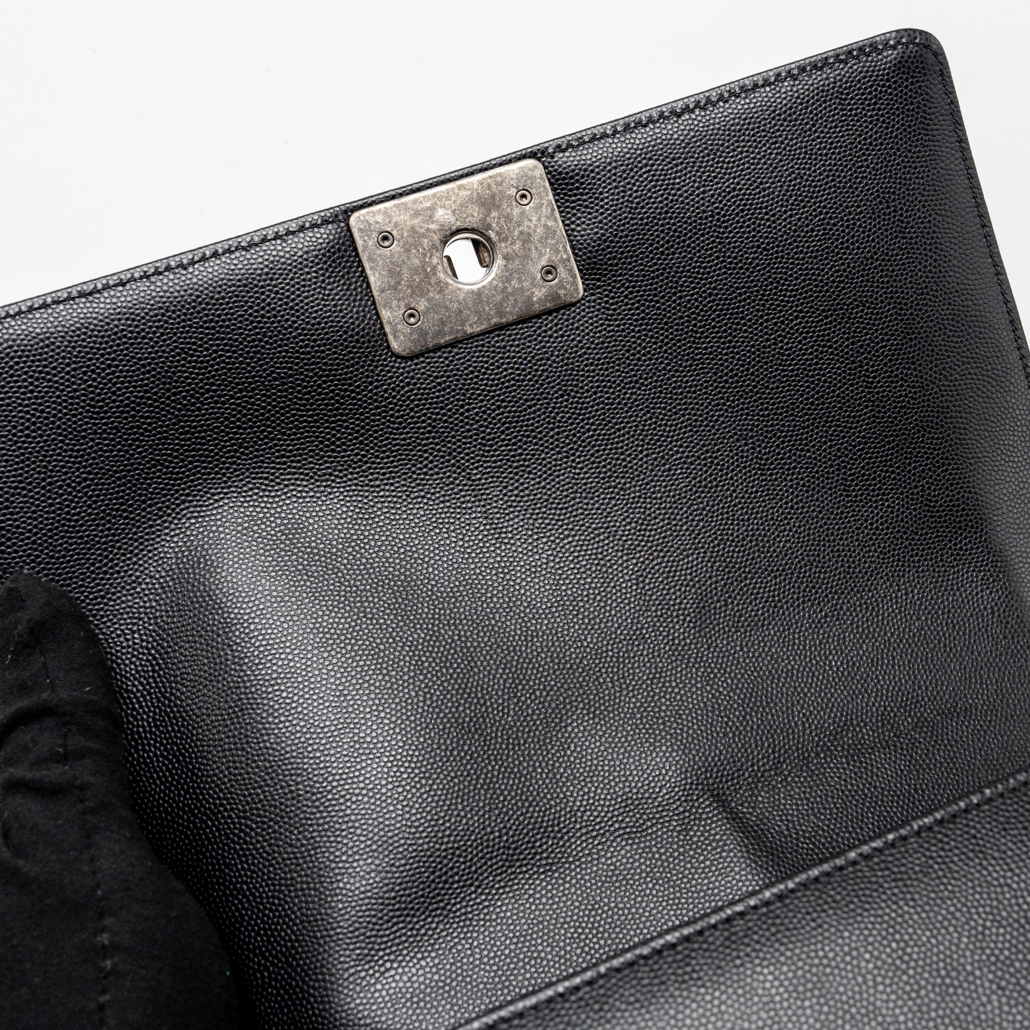 chanel-medium-boy-bag-caviar-black-ruthenium-shw