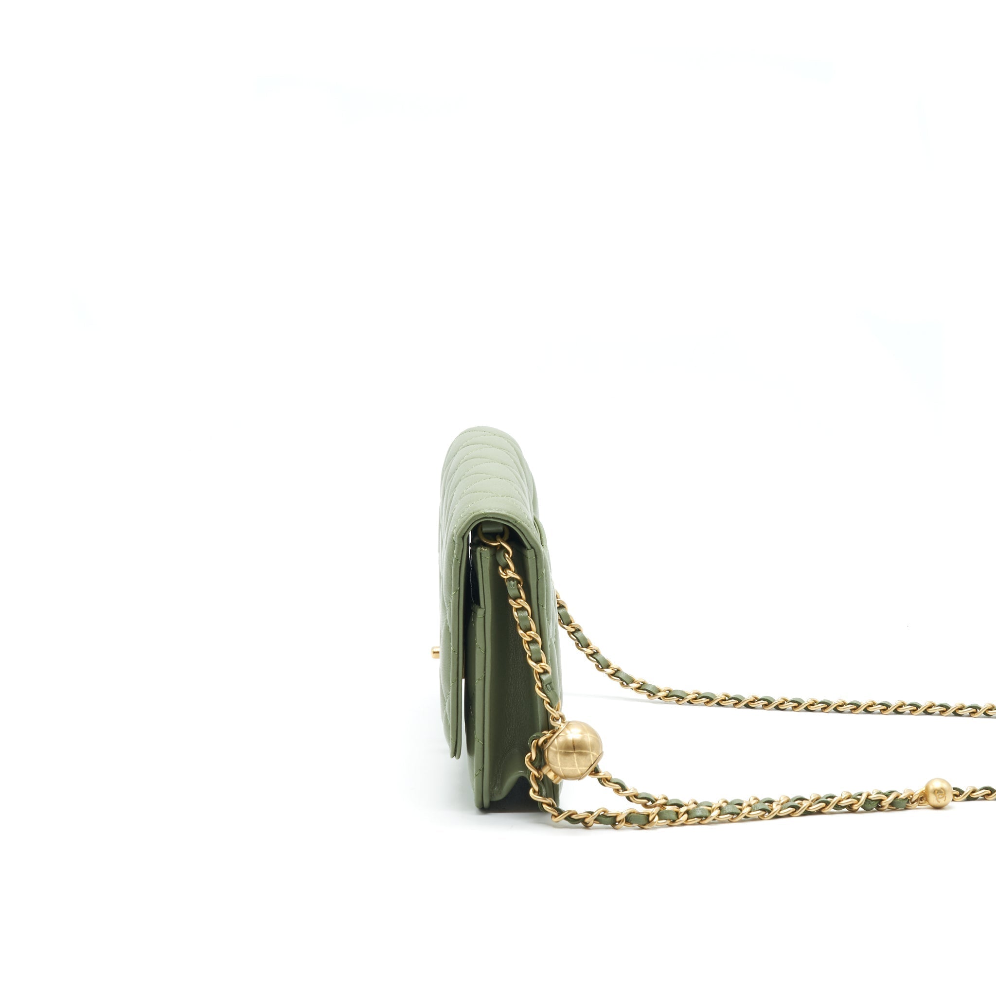 chanel-21b-green-ghw-pearl-crush-wallet-on-chain