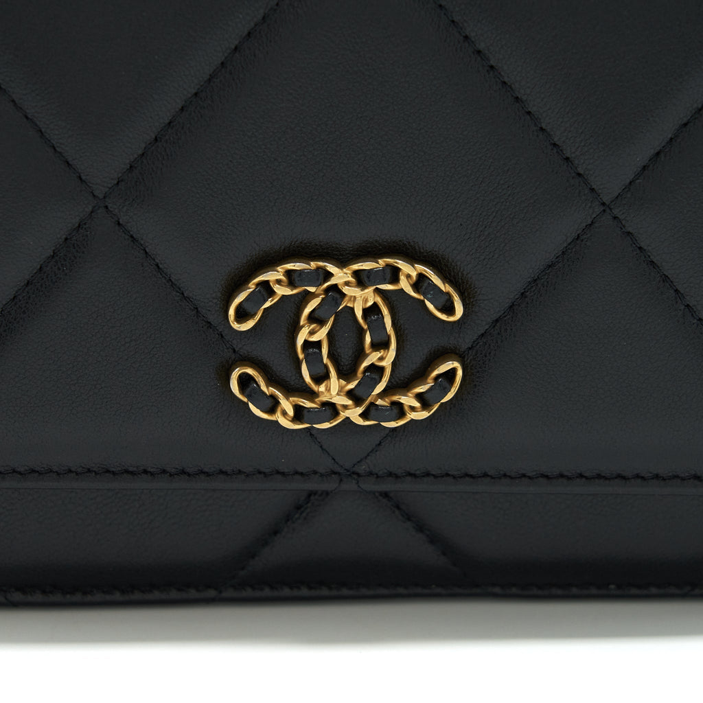 chanel-19-wallet-on-chain-lambskin-black-with-multicolour-hardware-microchip