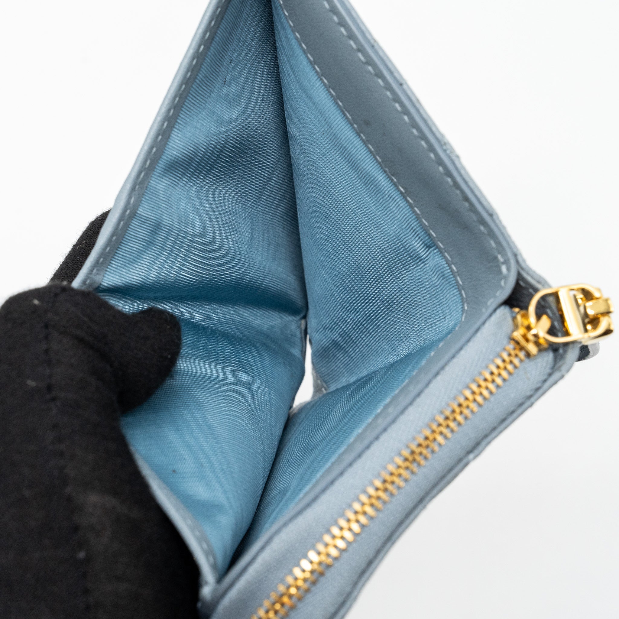 dior-caro-scarlet-zipped-wallet-cannage-calfskin-cloud-blue-ghw