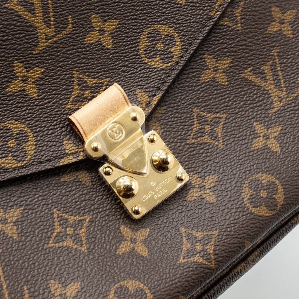 louis-vuitton-pochette-metis-monogram-canvas-ghw-18