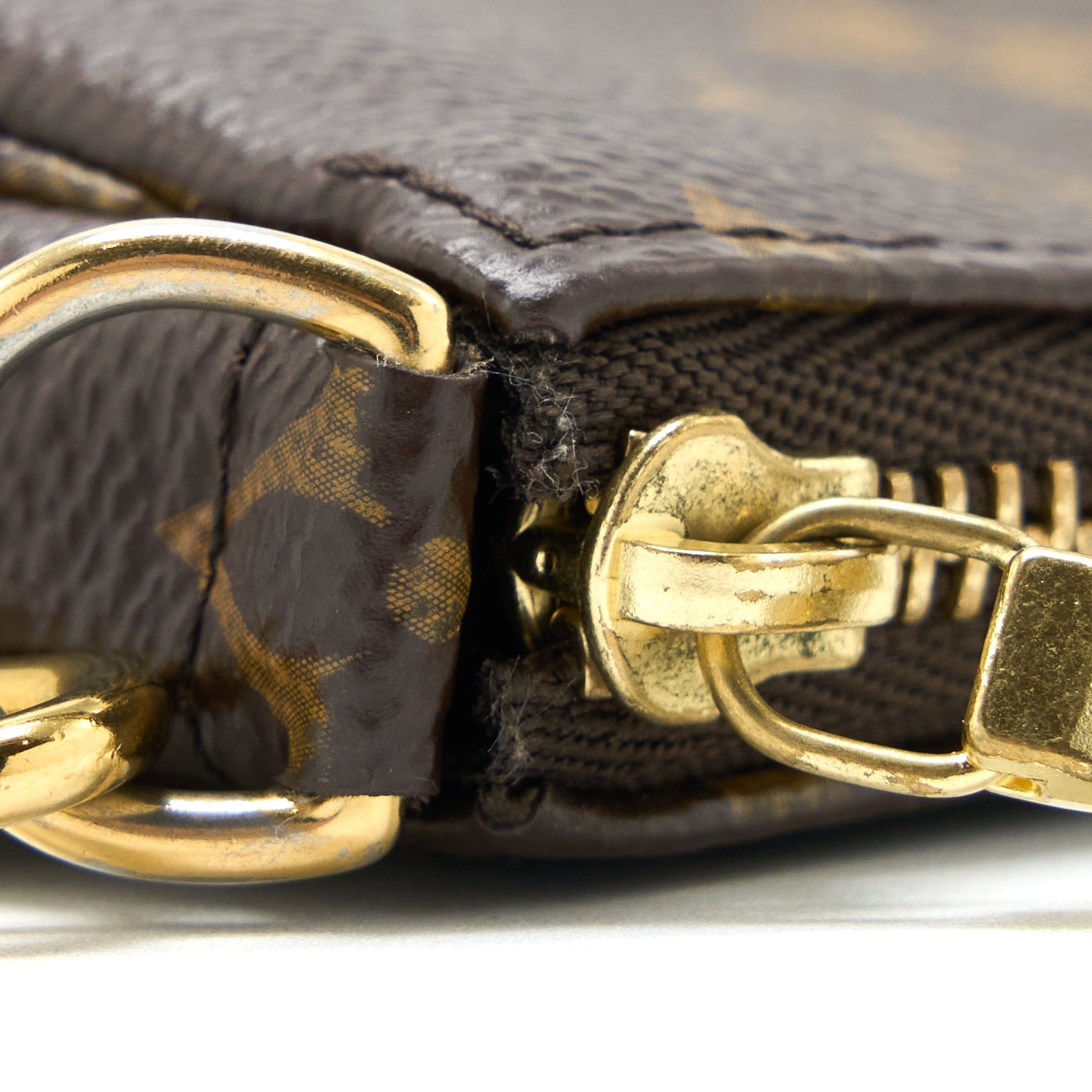 louis-vuitton-mini-pochette-accessories-monogram-canvas-ghw-4