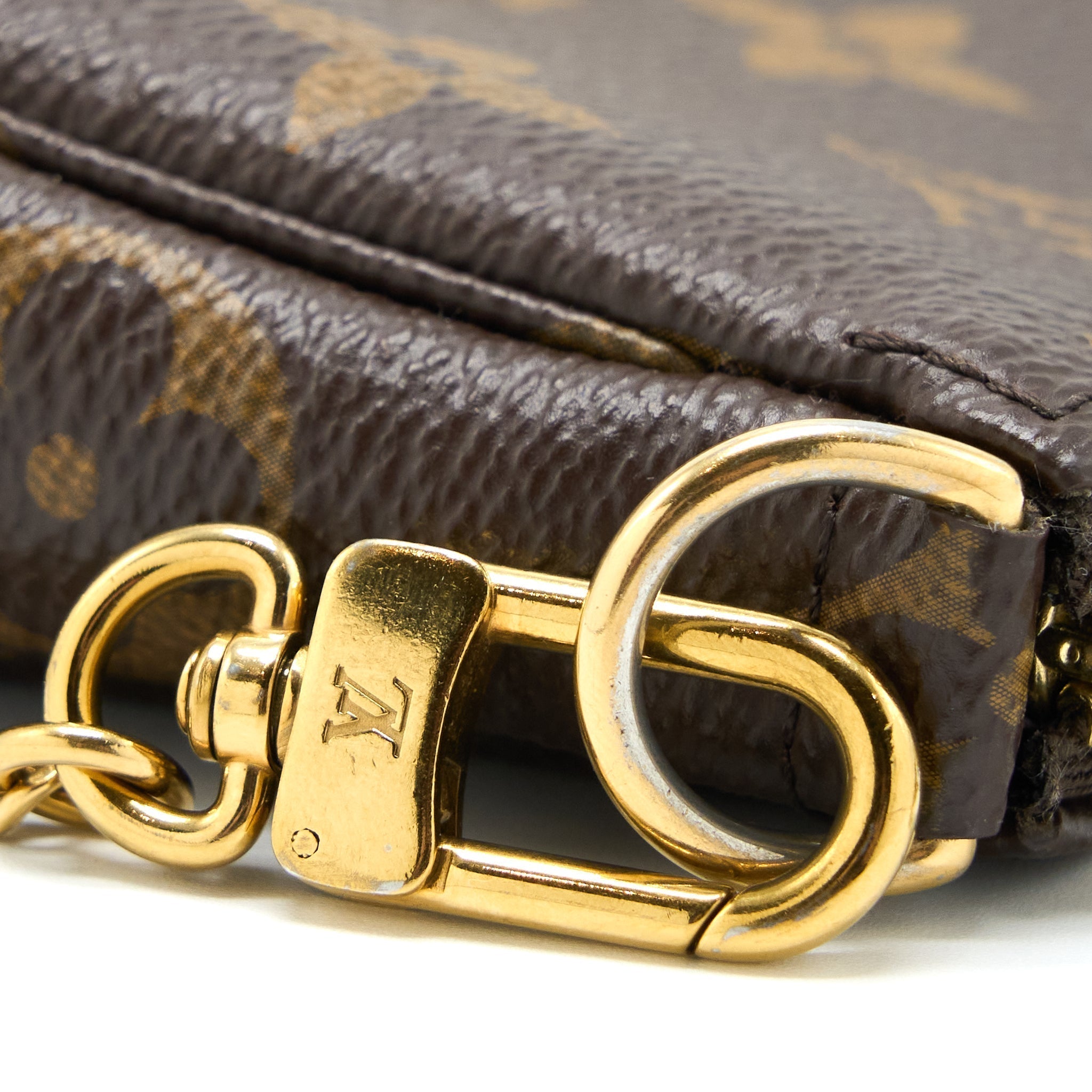 louis-vuitton-mini-pochette-accessories-monogram-canvas-ghw-4