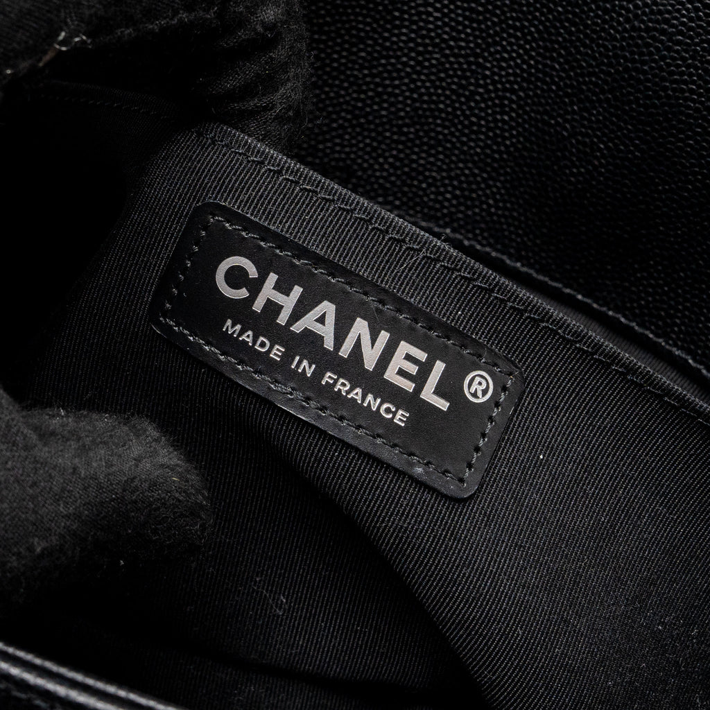 chanel-medium-boy-bag-caviar-black-ruthenium-shw