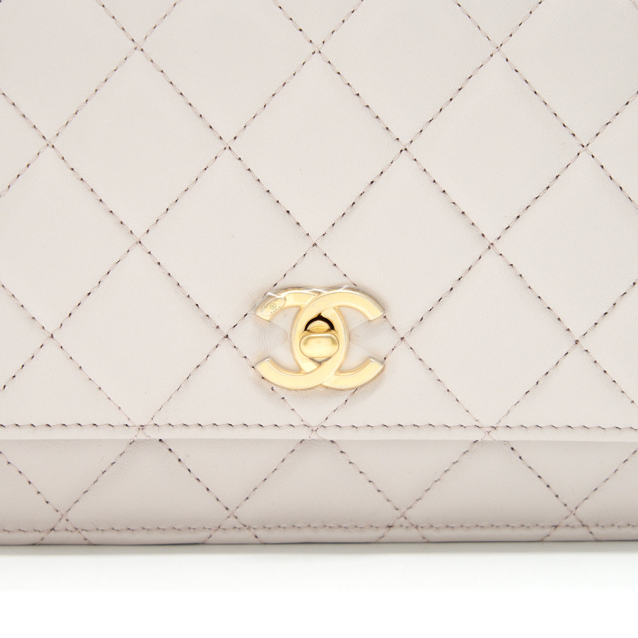 chanel-21b-light-purple-pearl-crush-wallet-on-chain-ghw