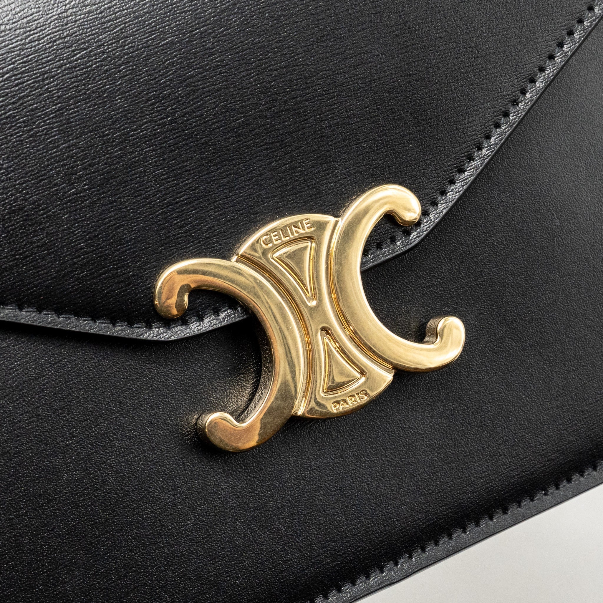 celine-triomphe-wallet-on-chain-margo-shiny-calfskin-black-ghw
