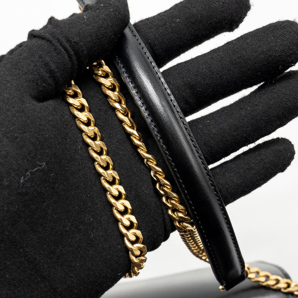 celine-triomphe-wallet-on-chain-margo-shiny-calfskin-black-ghw