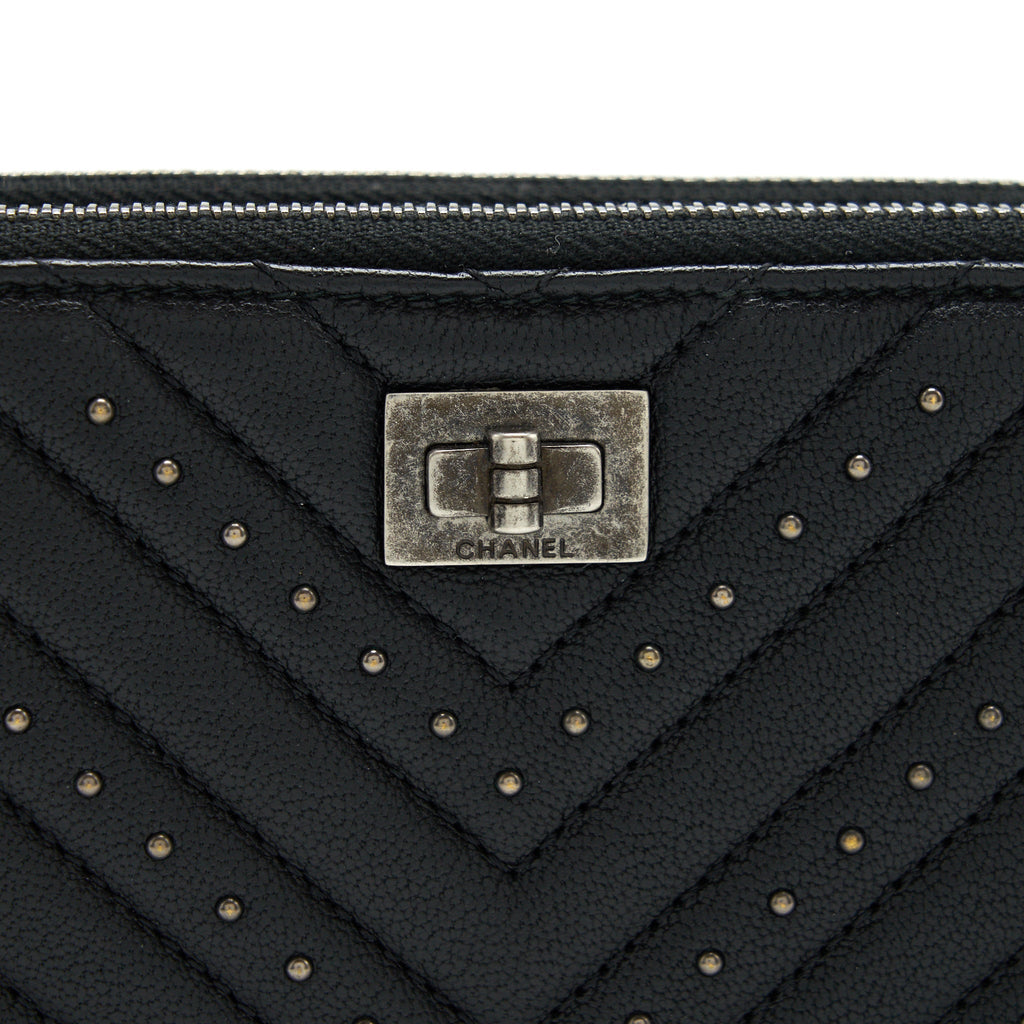 chanel-reissue-wallet-on-chain-black-ruthenium-hardware