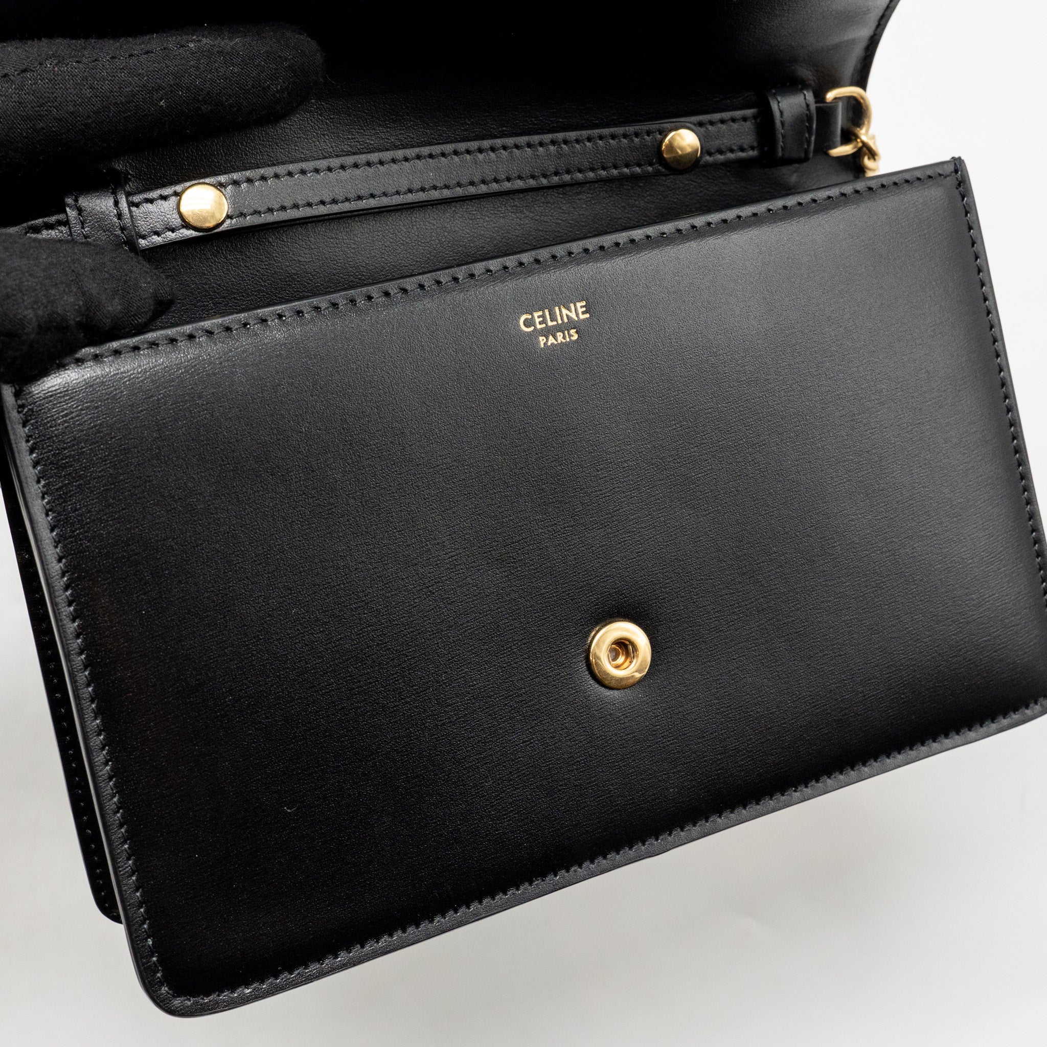 celine-triomphe-wallet-on-chain-margo-shiny-calfskin-black-ghw