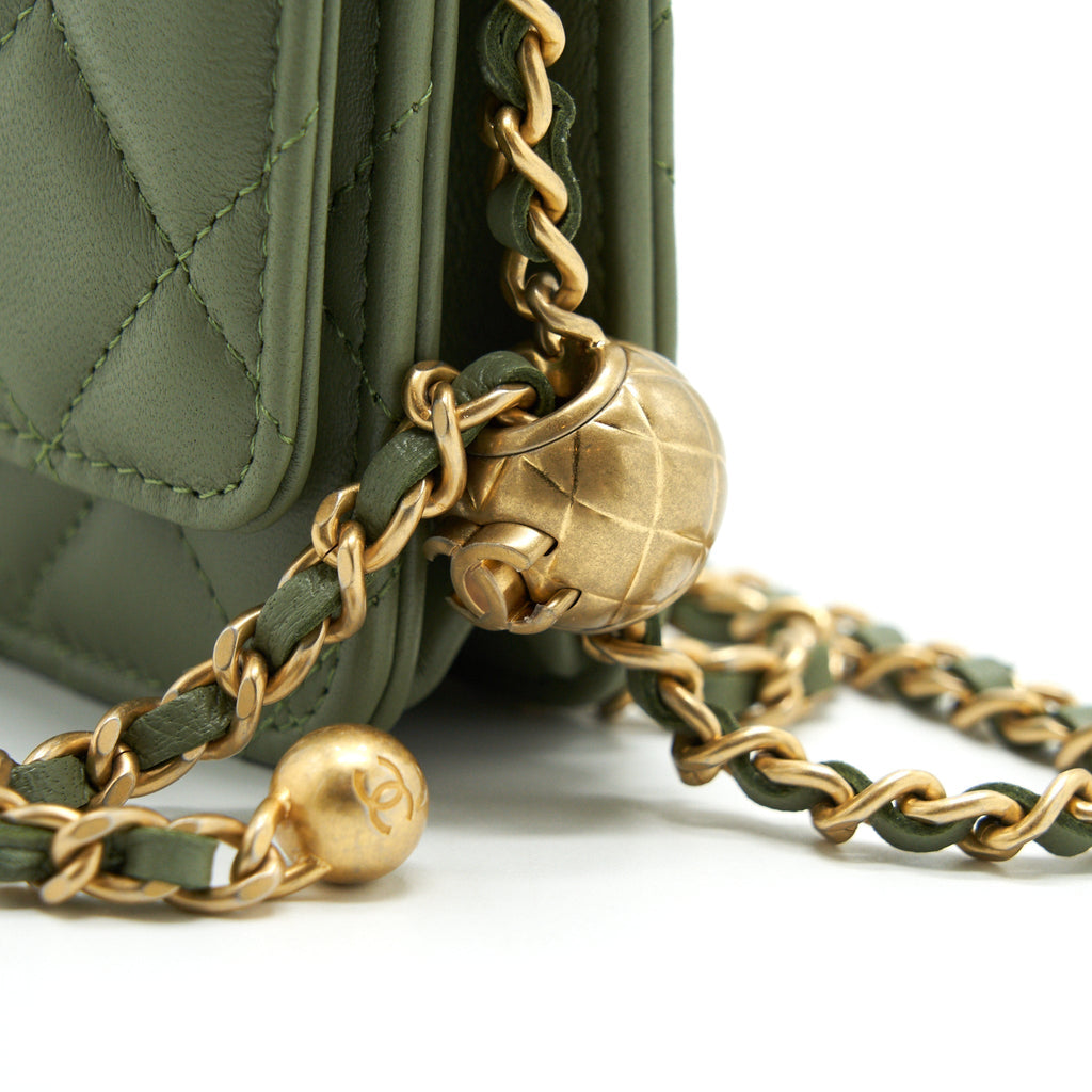 chanel-21b-green-ghw-pearl-crush-wallet-on-chain