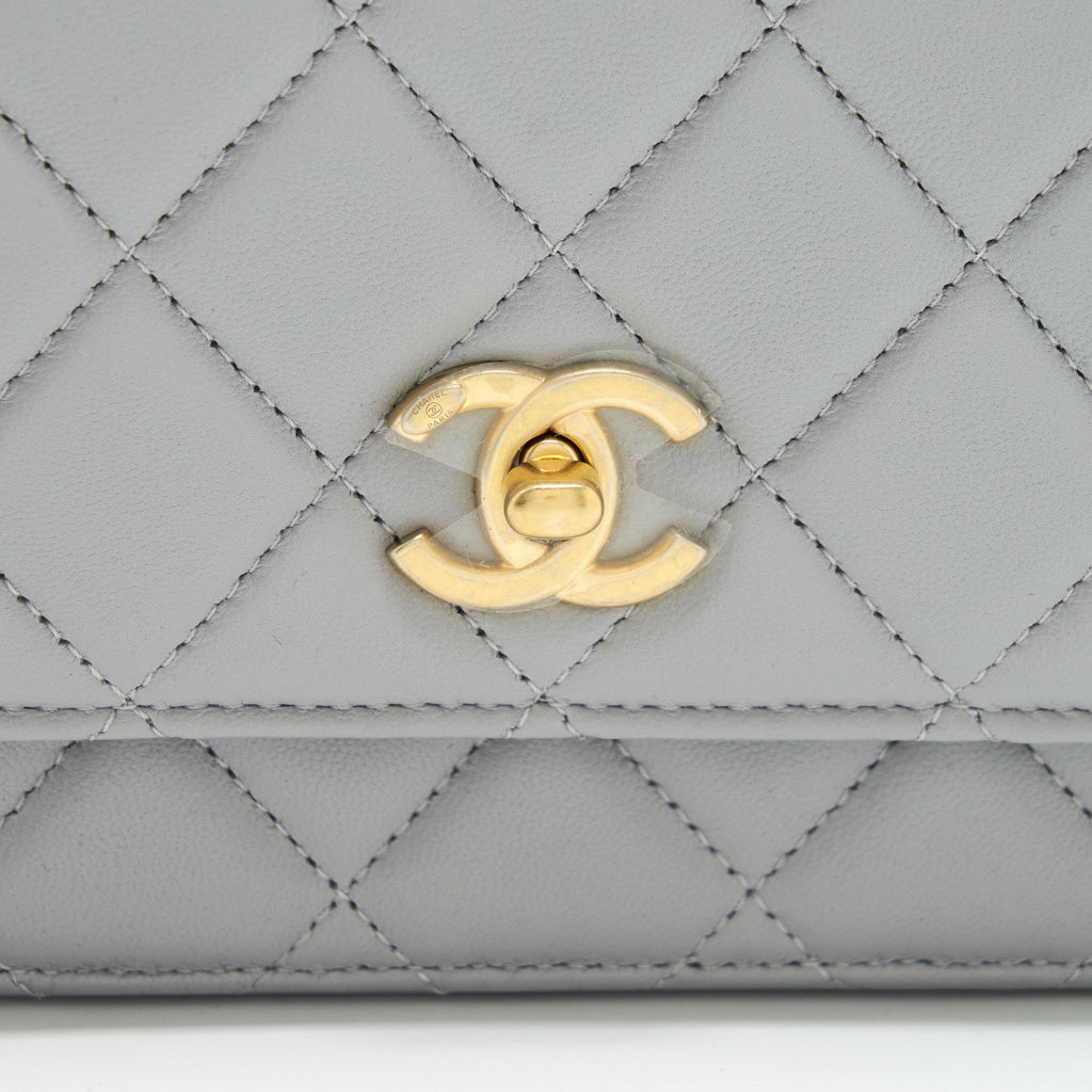 chanel-pearl-crush-wallet-on-chain-grey-brushed-ghw-microchip