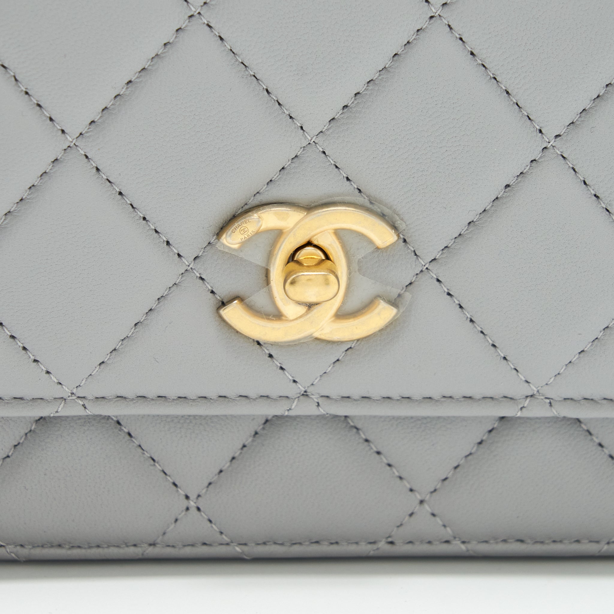 chanel-pearl-crush-wallet-on-chain-grey-brushed-ghw-microchip
