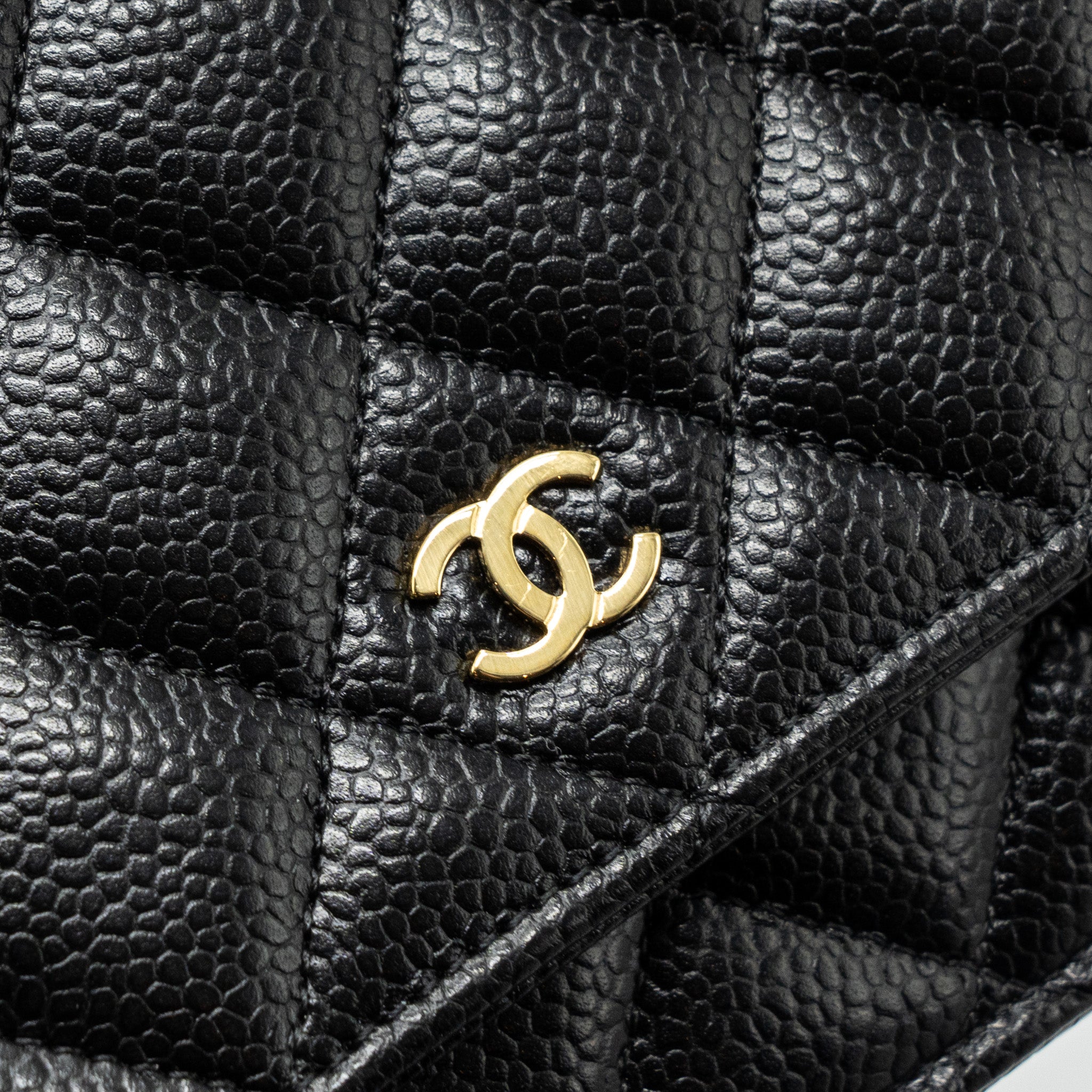 chanel-classic-wallet-on-chain-caviar-black-ghwmicrochip-1