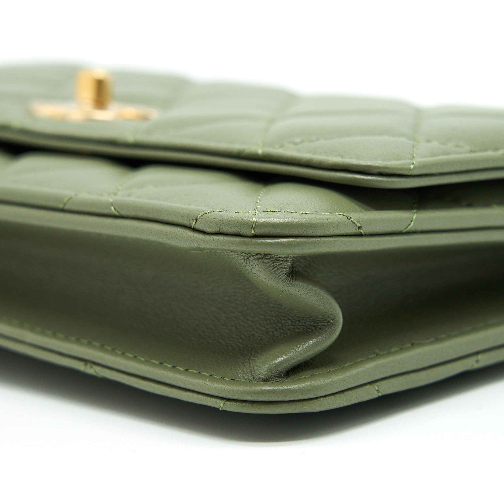 chanel-21b-green-ghw-pearl-crush-wallet-on-chain
