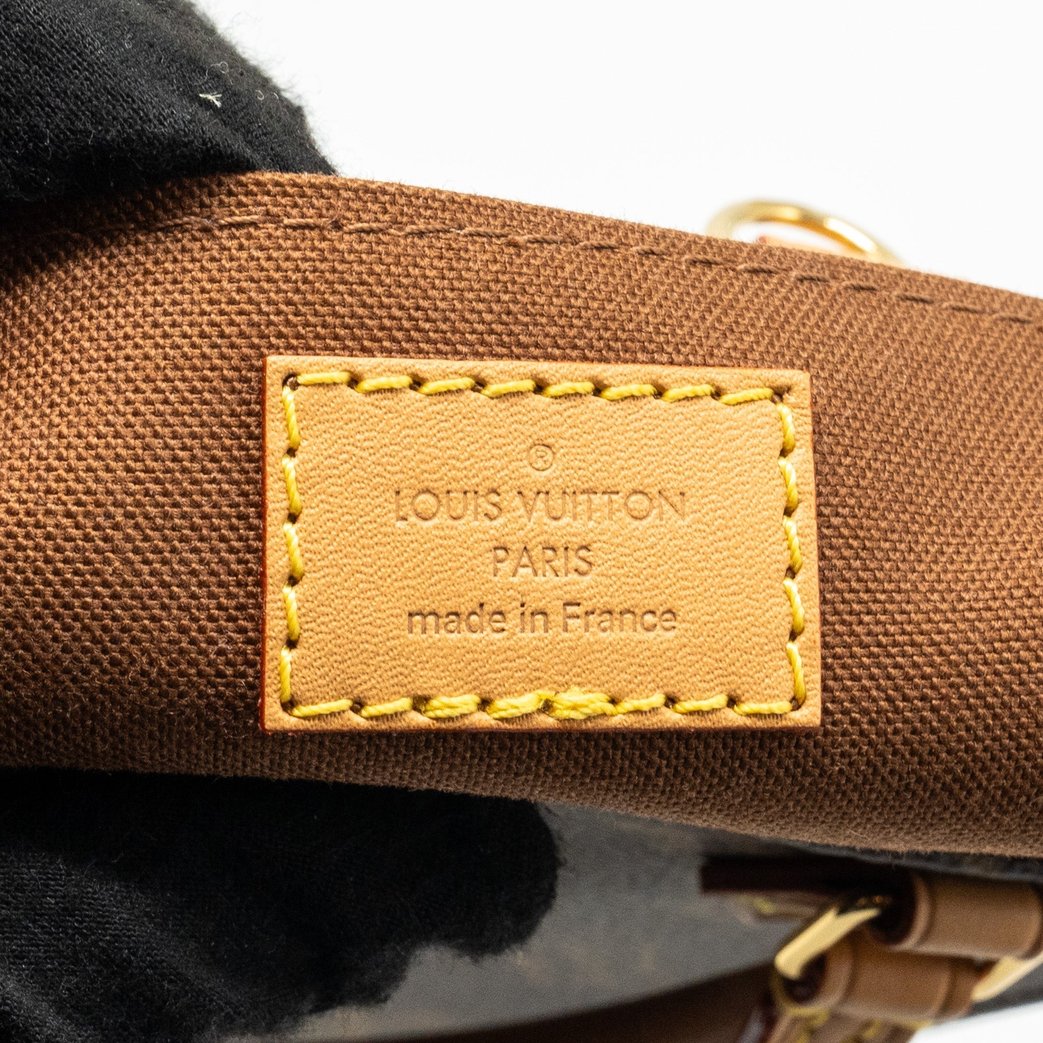 louis-vuitton-patit-sac-plat-monogram-canvas-ghw