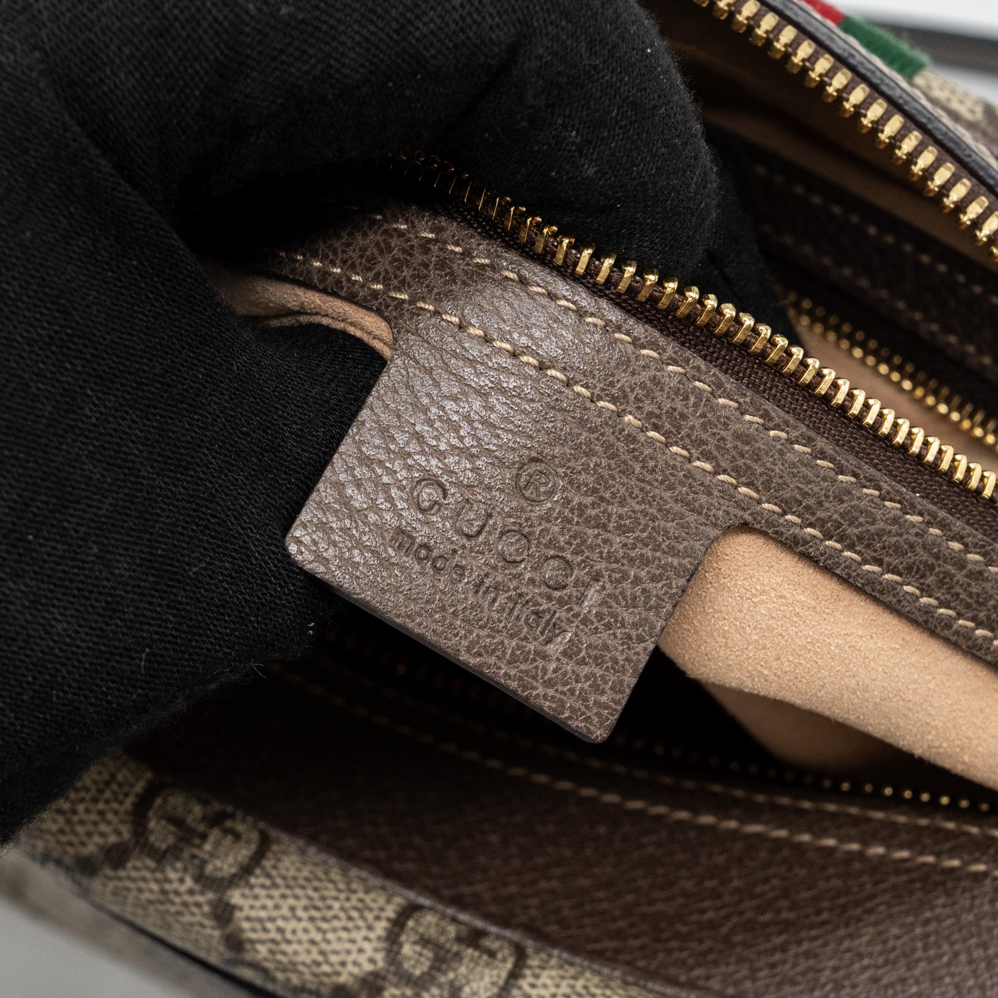 gucci-ophidia-gg-supreme-zip-crossbody-bag