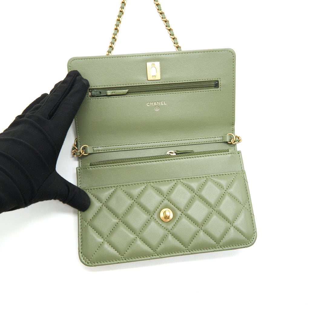 chanel-21b-green-ghw-pearl-crush-wallet-on-chain