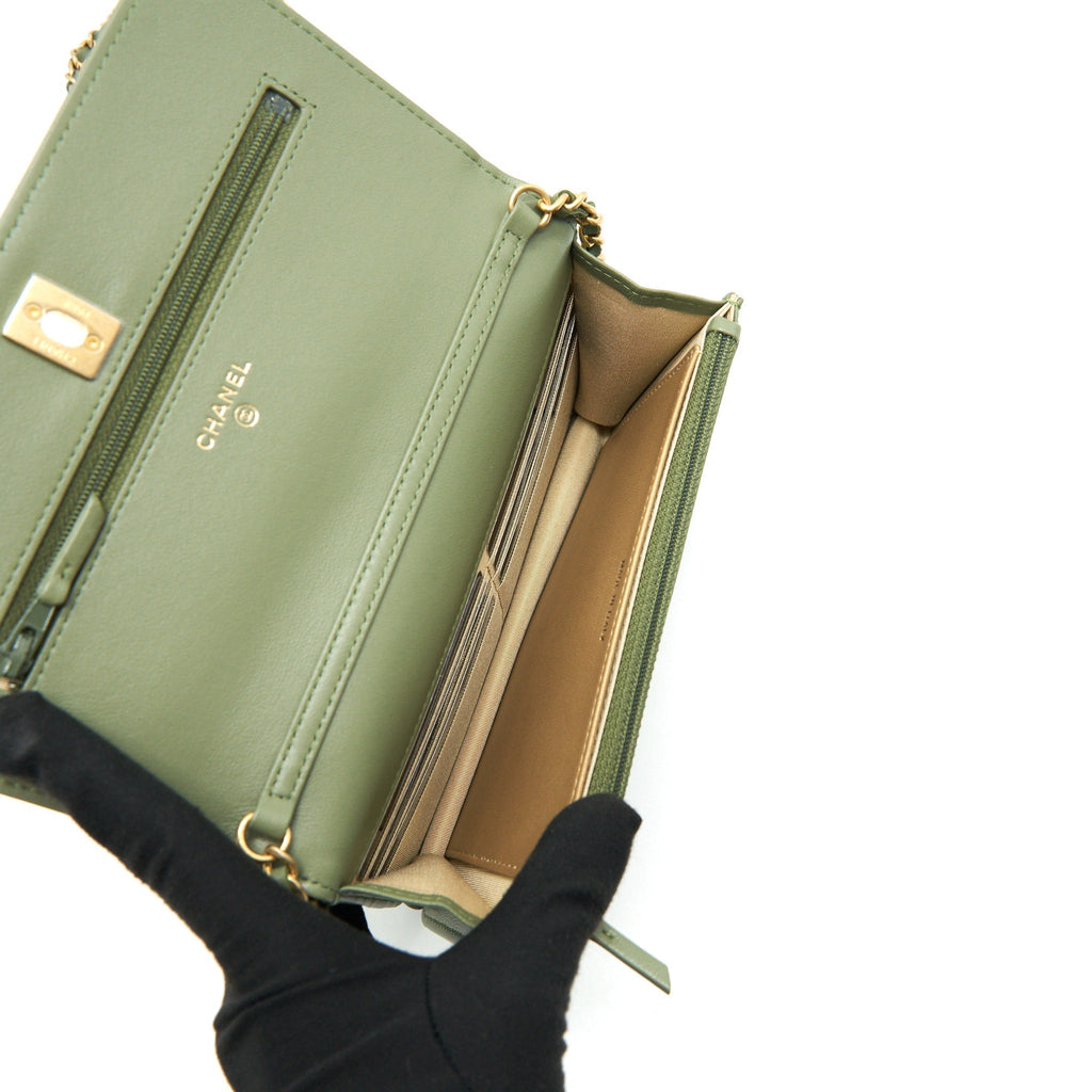 chanel-21b-green-ghw-pearl-crush-wallet-on-chain