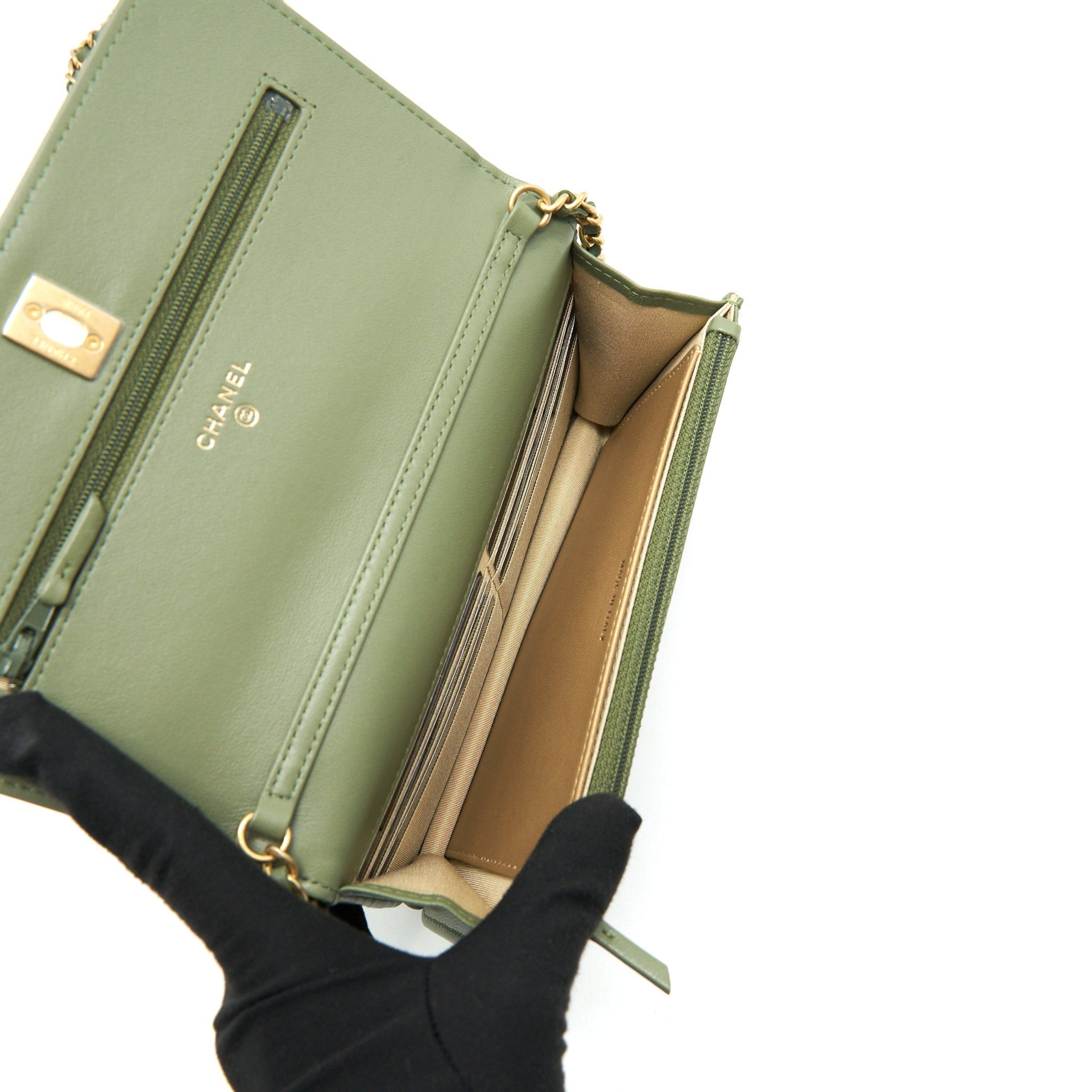 chanel-21b-green-ghw-pearl-crush-wallet-on-chain