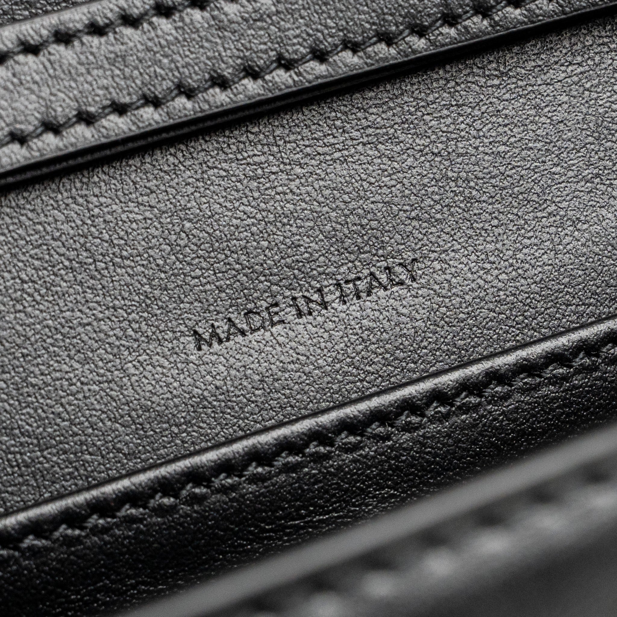 celine-triomphe-wallet-on-chain-margo-shiny-calfskin-black-ghw