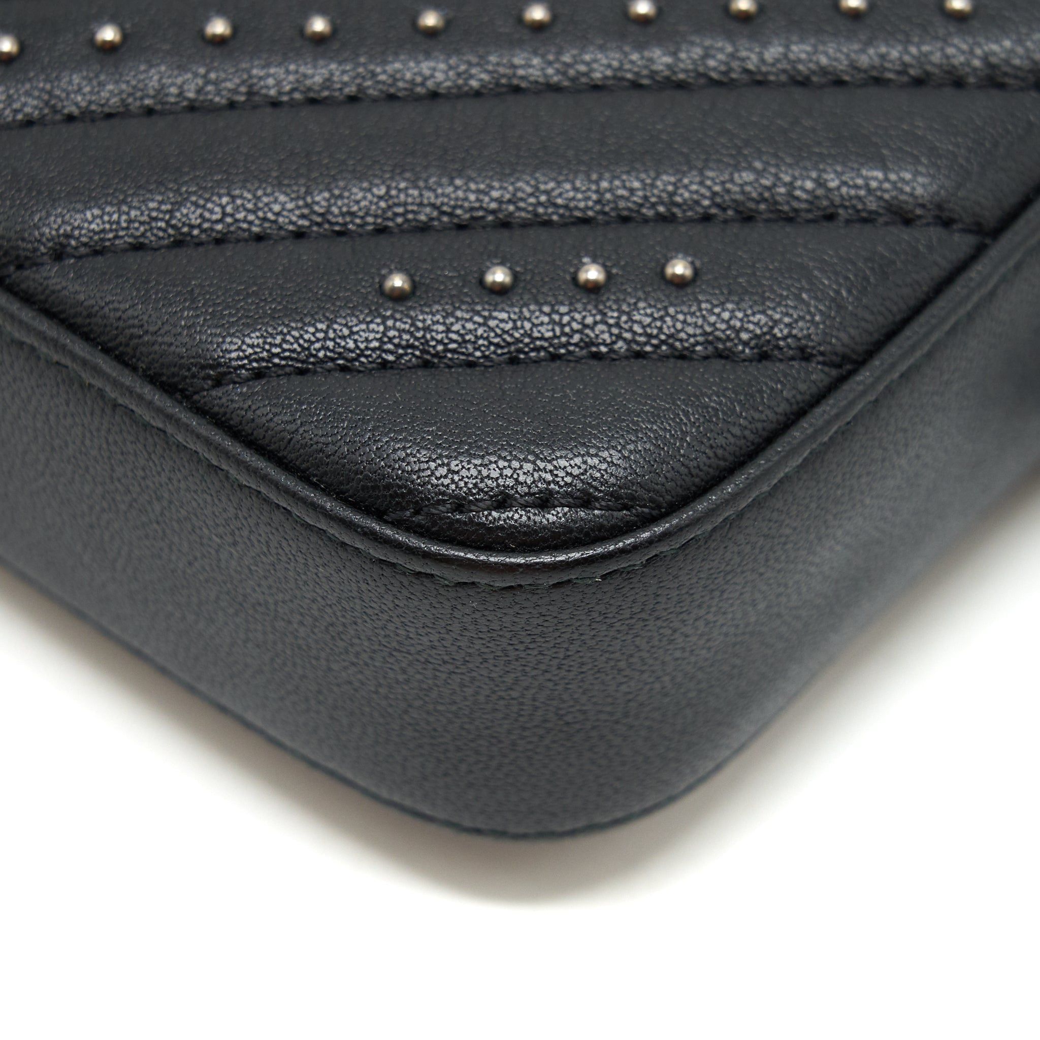 chanel-reissue-wallet-on-chain-black-ruthenium-hardware