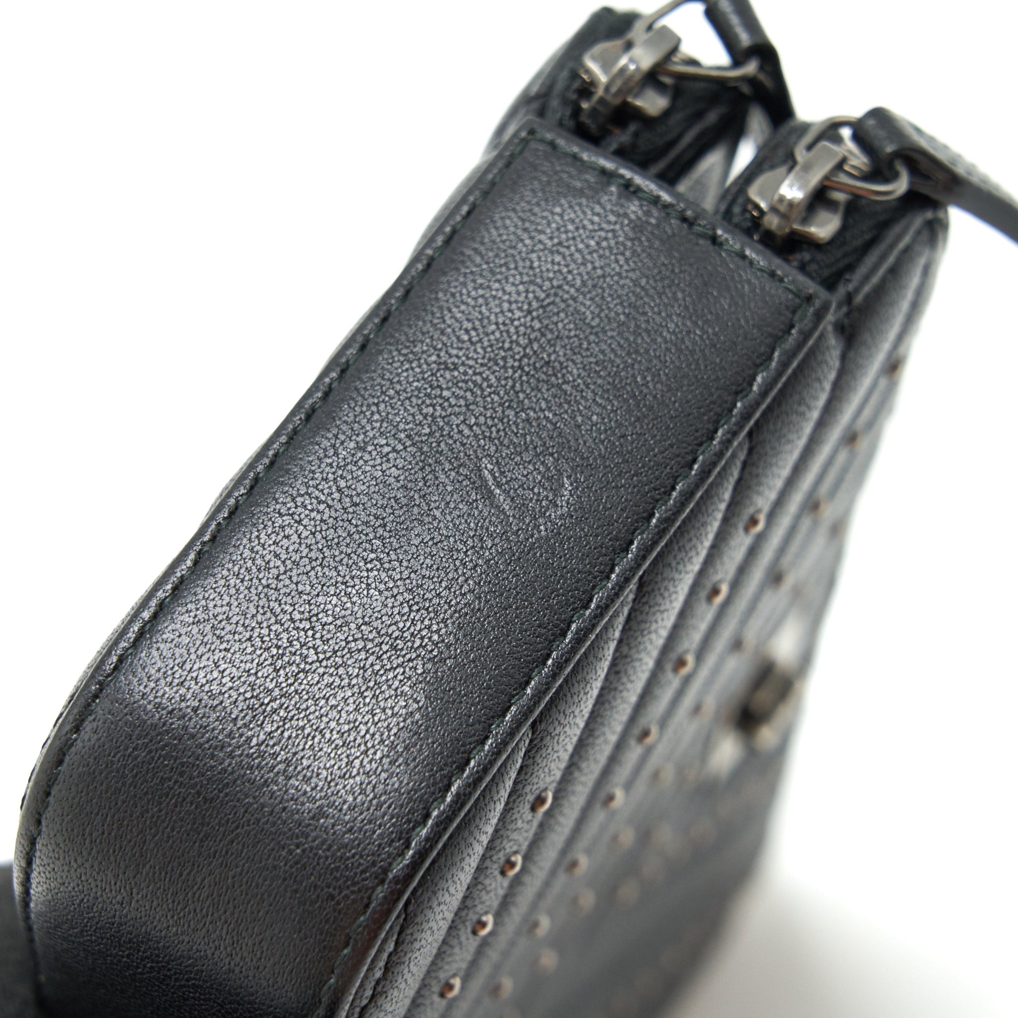 chanel-reissue-wallet-on-chain-black-ruthenium-hardware