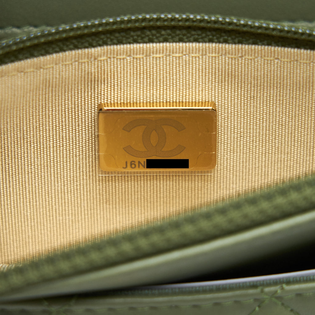 chanel-21b-green-ghw-pearl-crush-wallet-on-chain