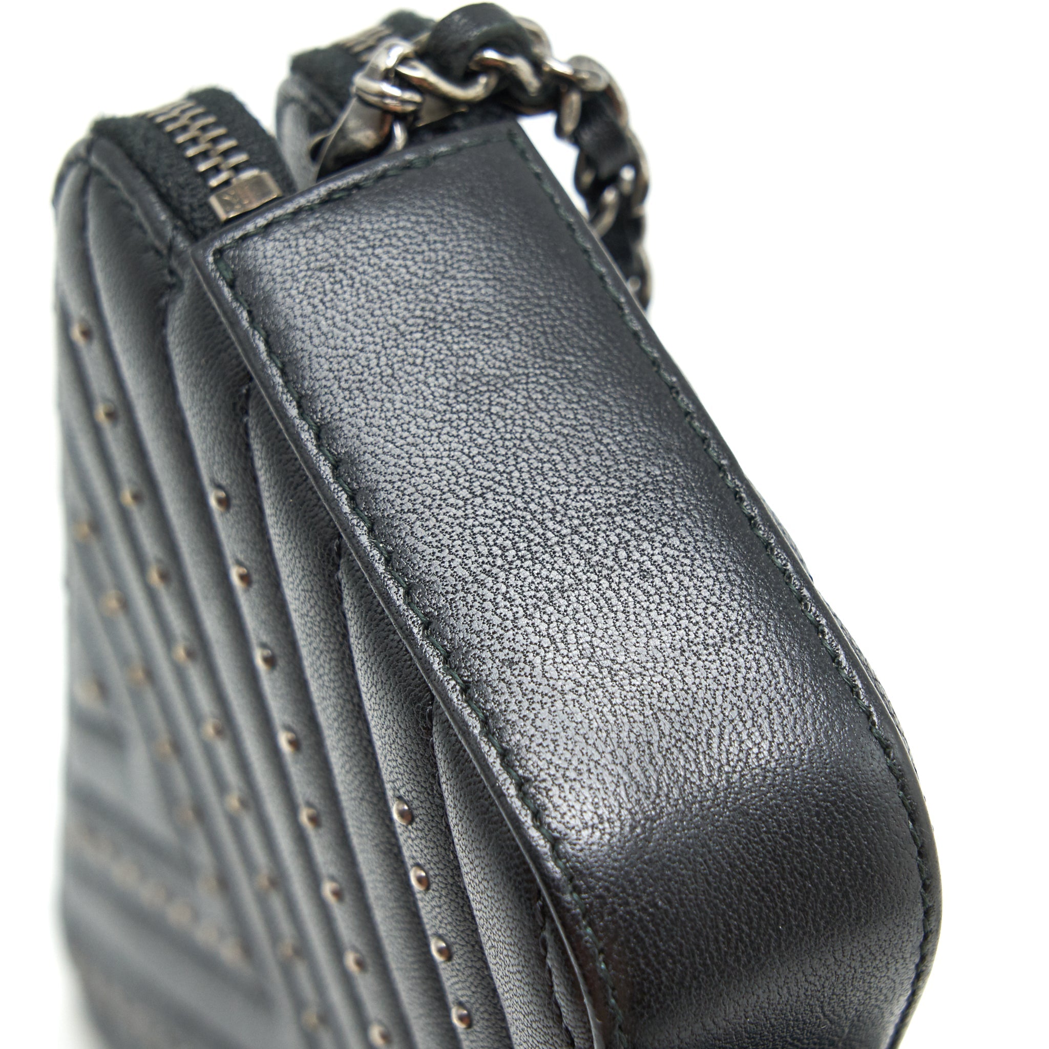 chanel-reissue-wallet-on-chain-black-ruthenium-hardware