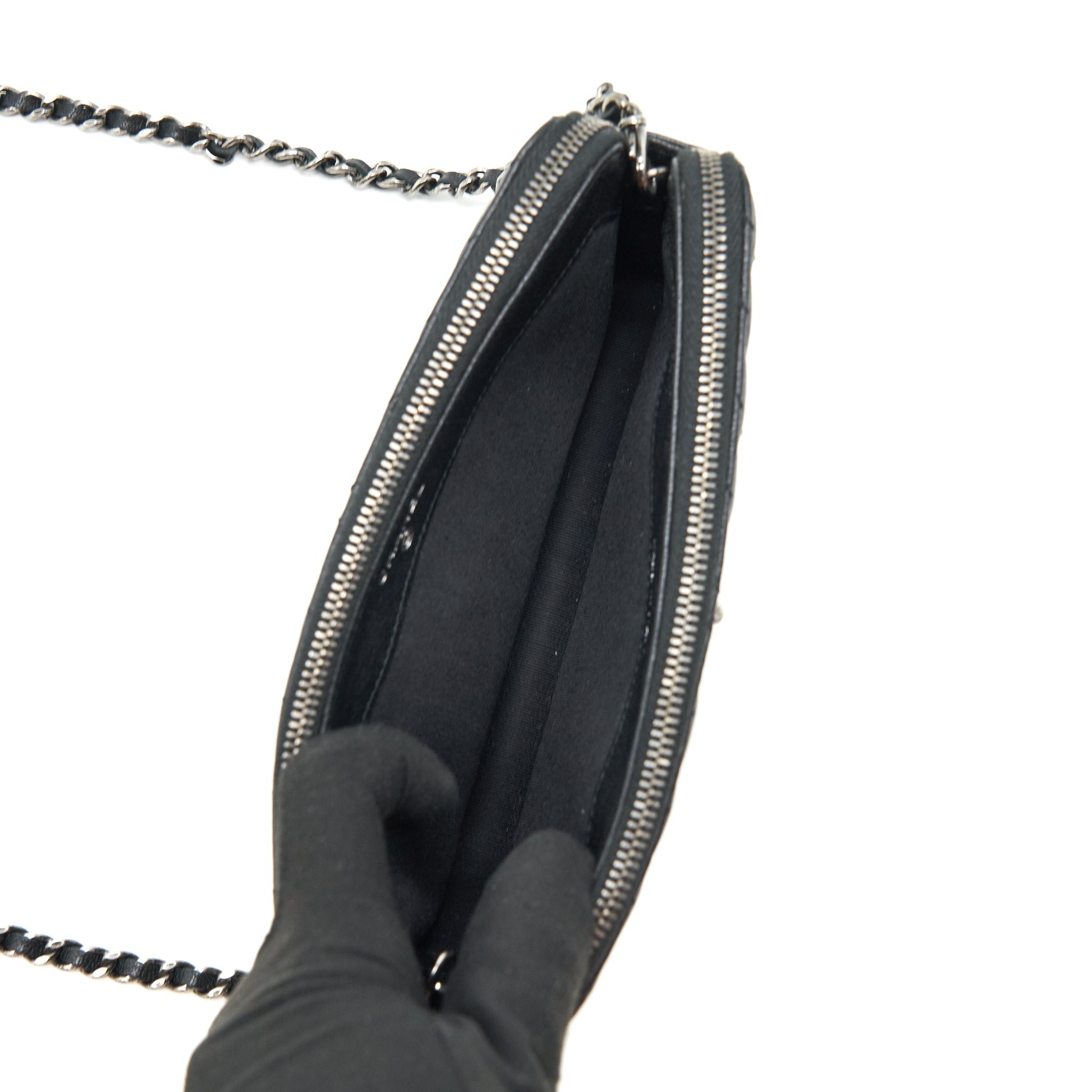chanel-reissue-wallet-on-chain-black-ruthenium-hardware
