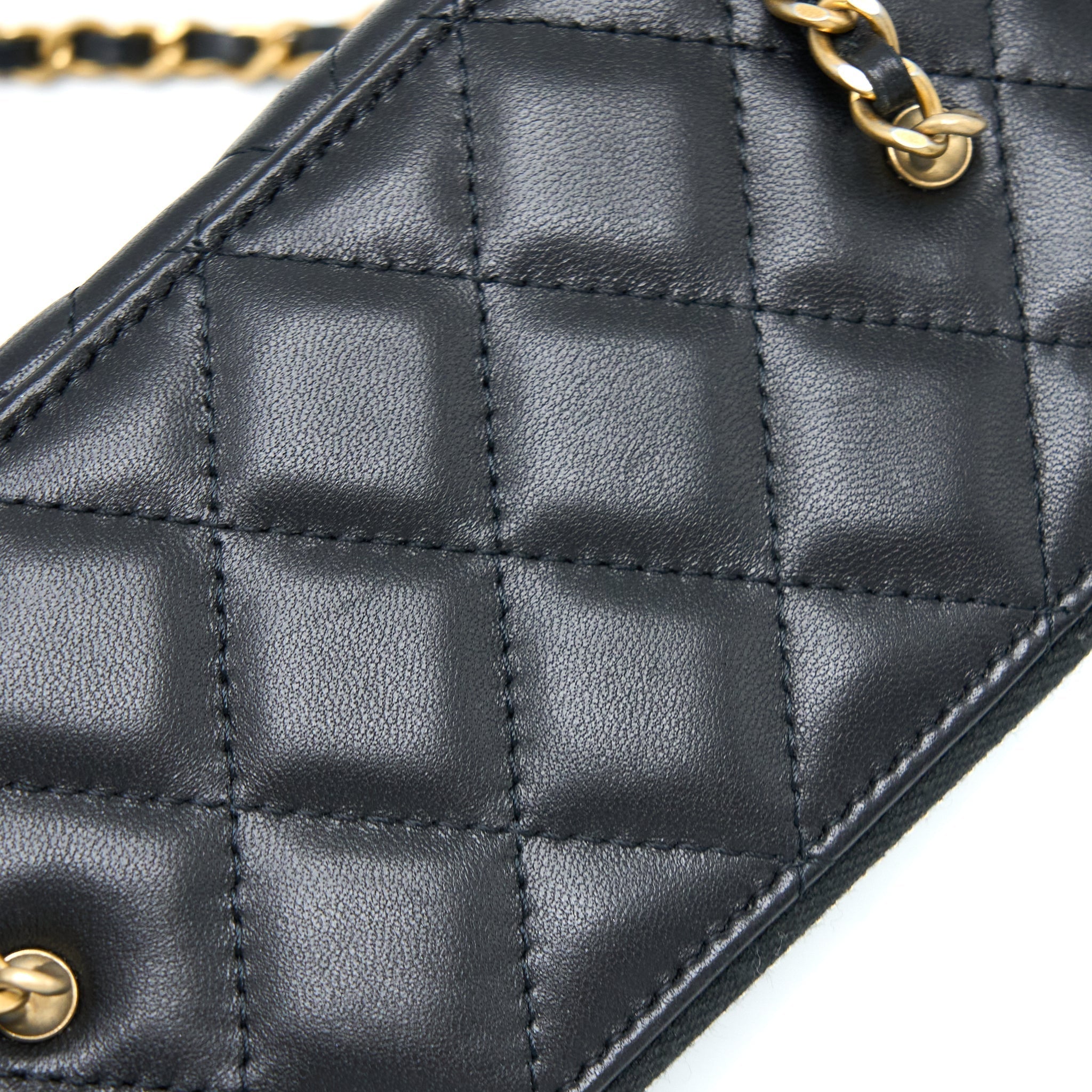chanel-pear-crush-long-vanity-with-chain-lambskin-black-ghw-microchip