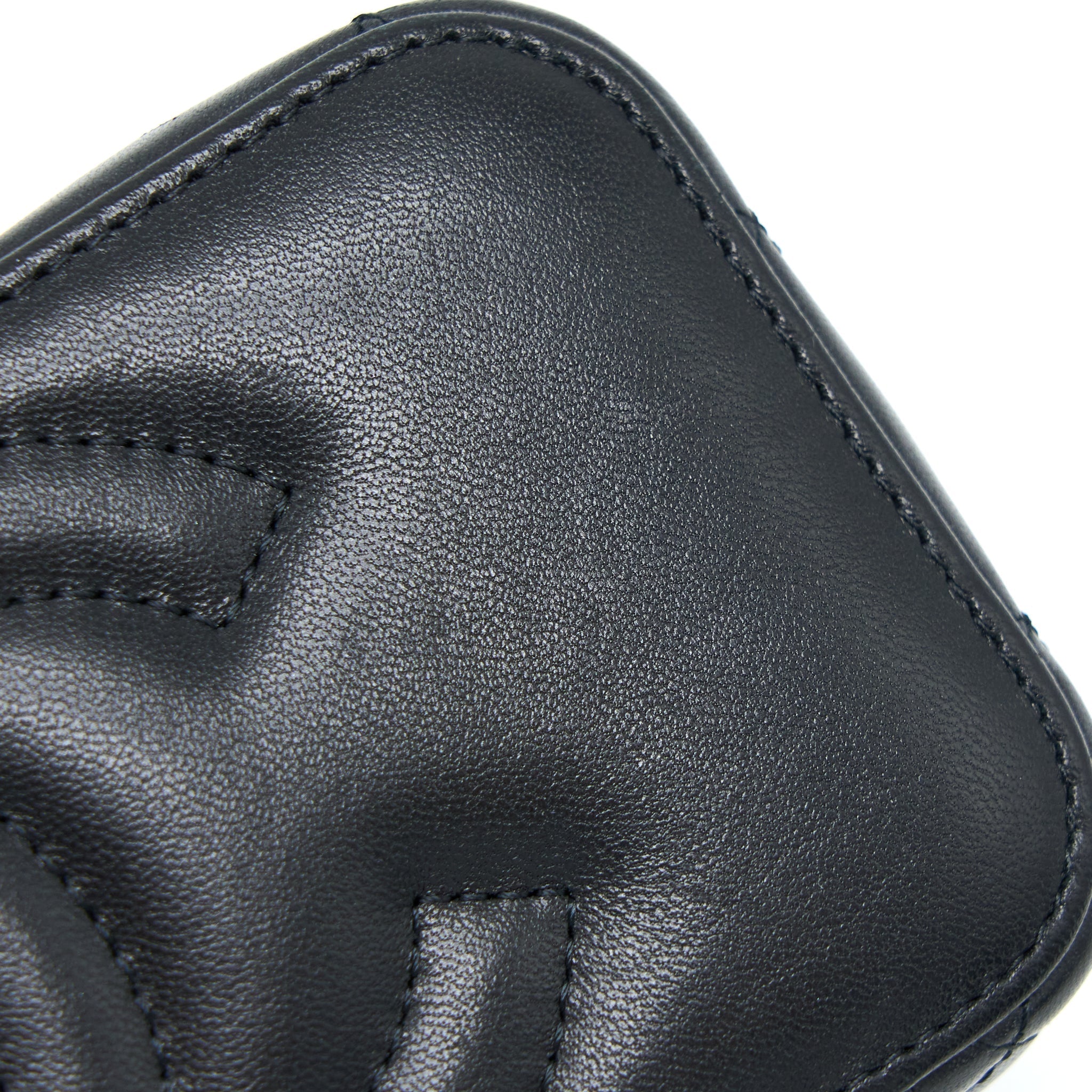 chanel-pear-crush-long-vanity-with-chain-lambskin-black-ghw-microchip