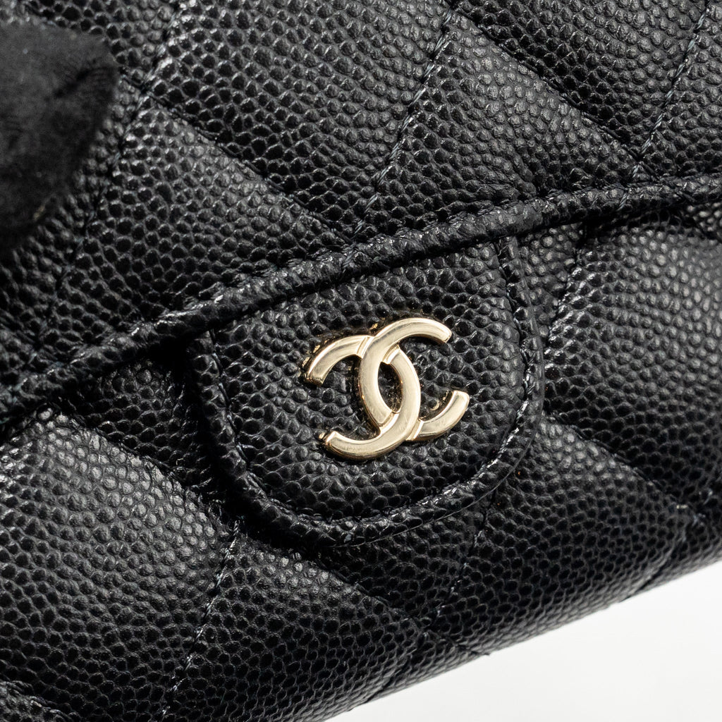 chanel-compact-wallet-caviar-black-lghwmicrochip