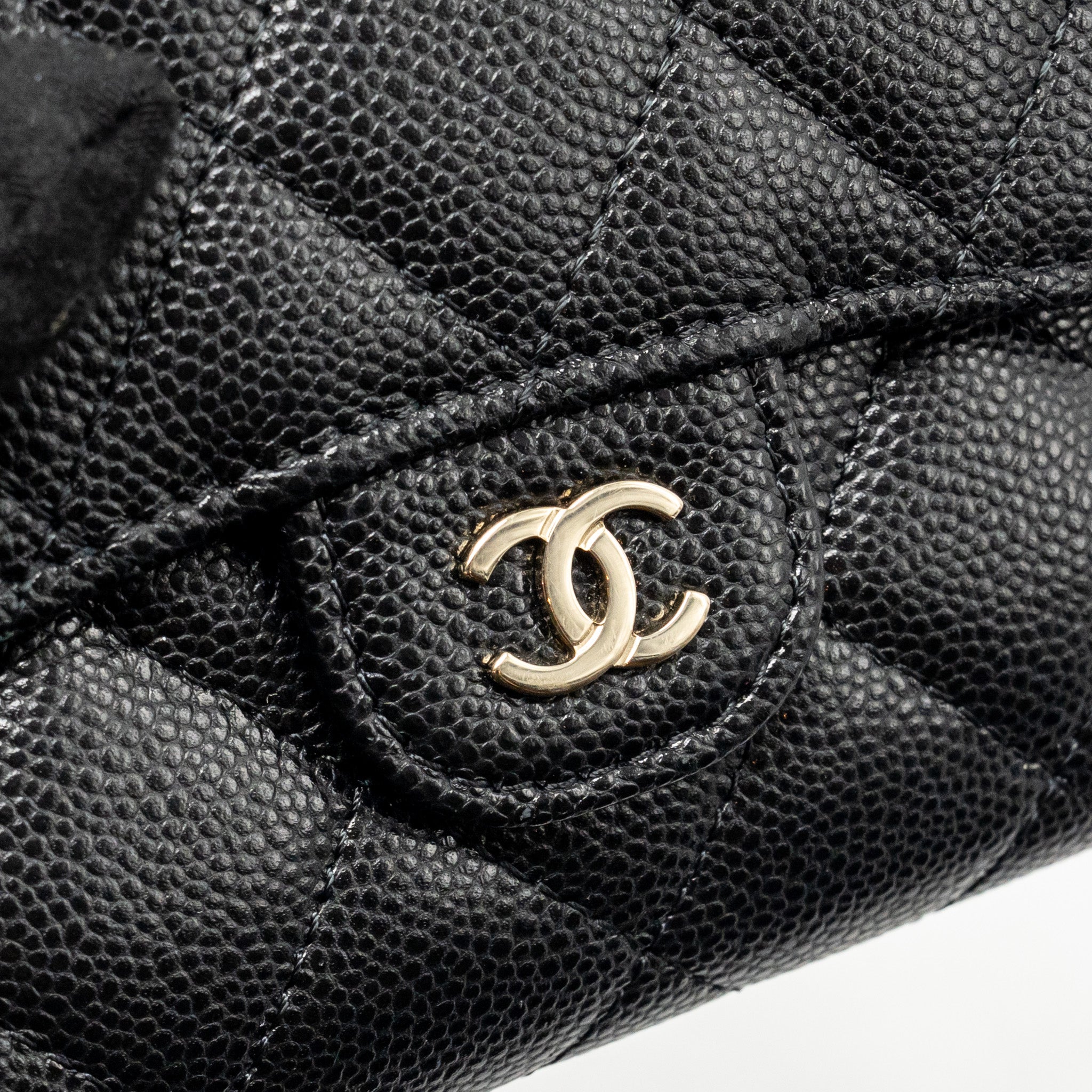 chanel-compact-wallet-caviar-black-lghwmicrochip