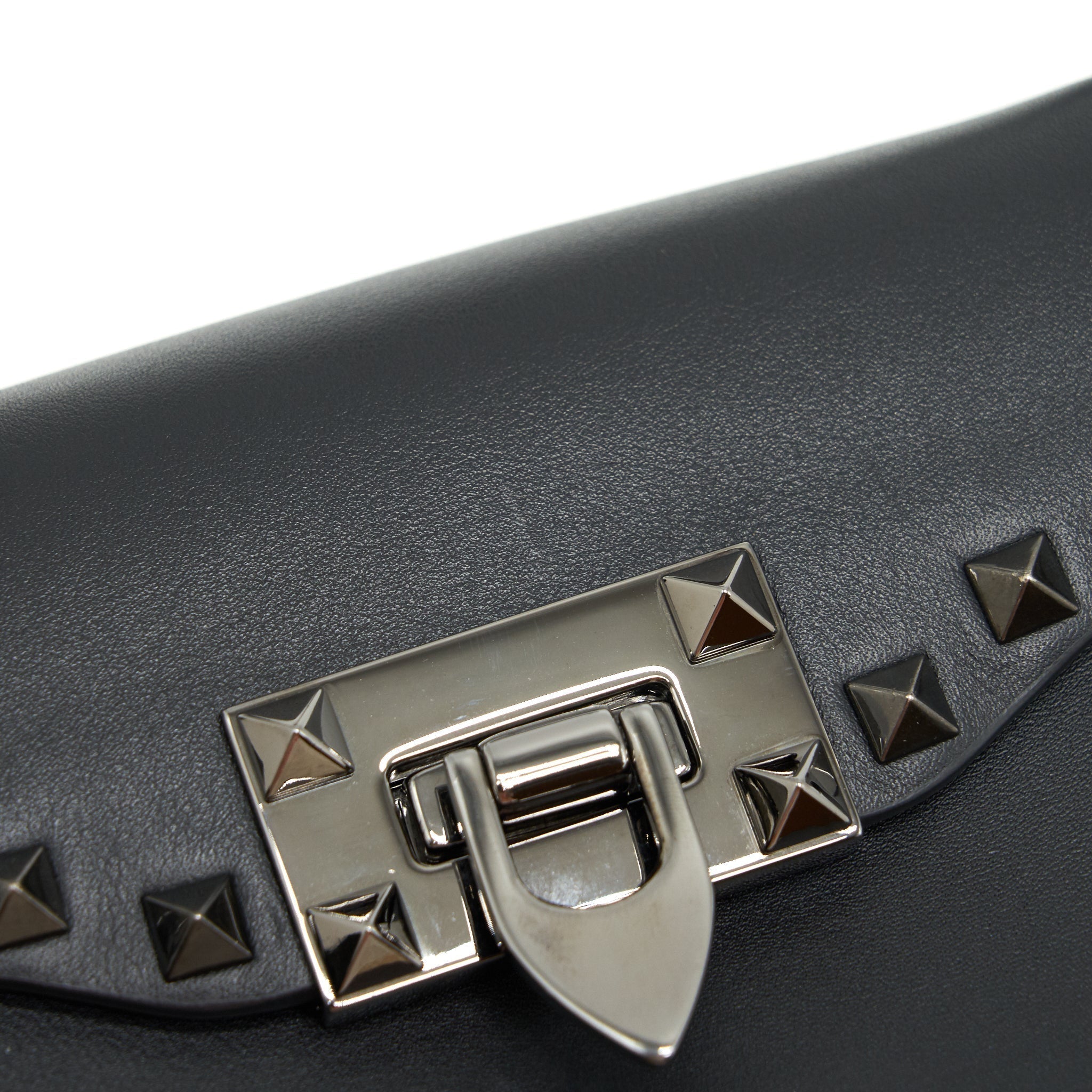valentino-garavani-small-rockstud-grainy-calfskin-crossbody-bag-black-shw