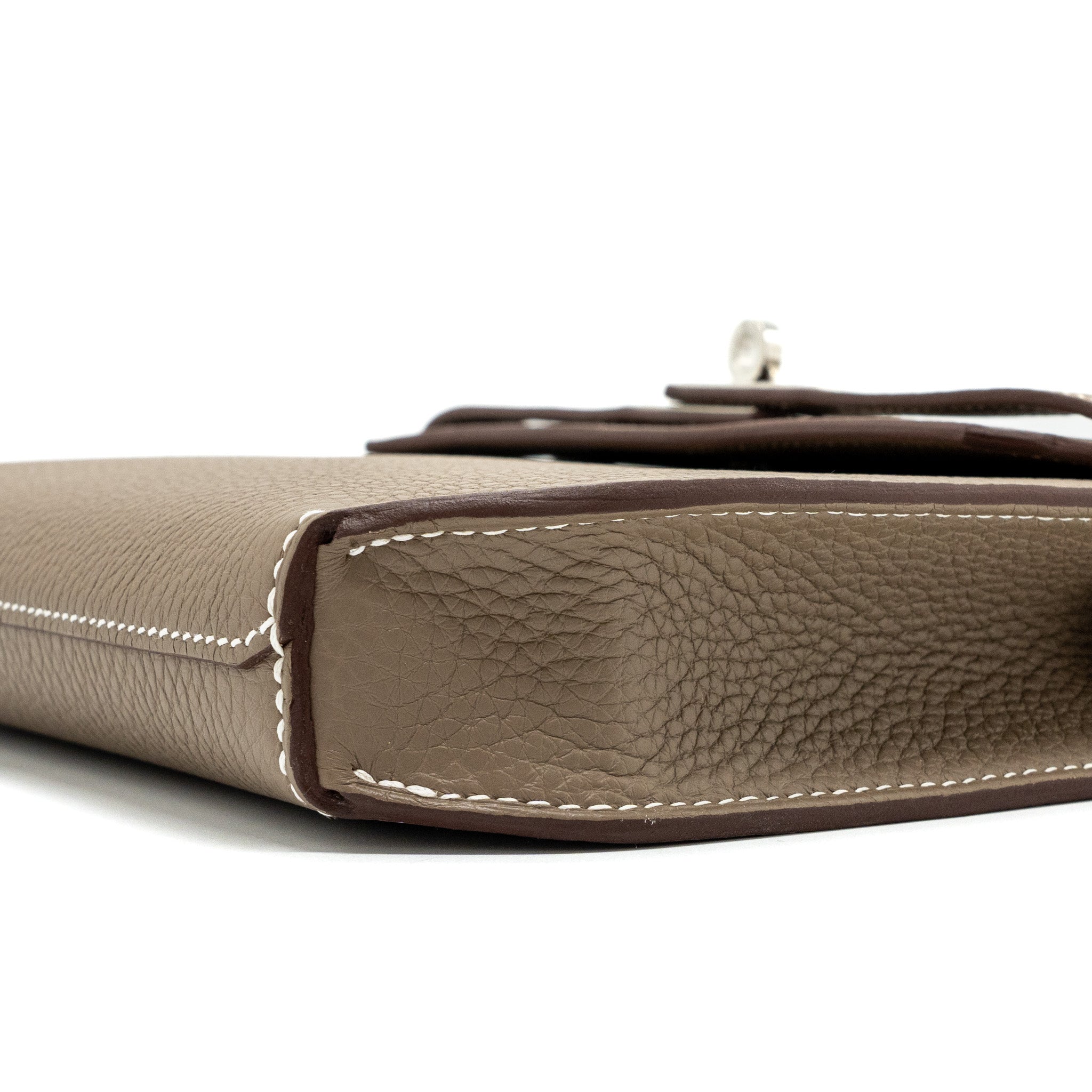 hermes-pochette-kelly-depeches-25-togo-etoupe-shw-stamp-b
