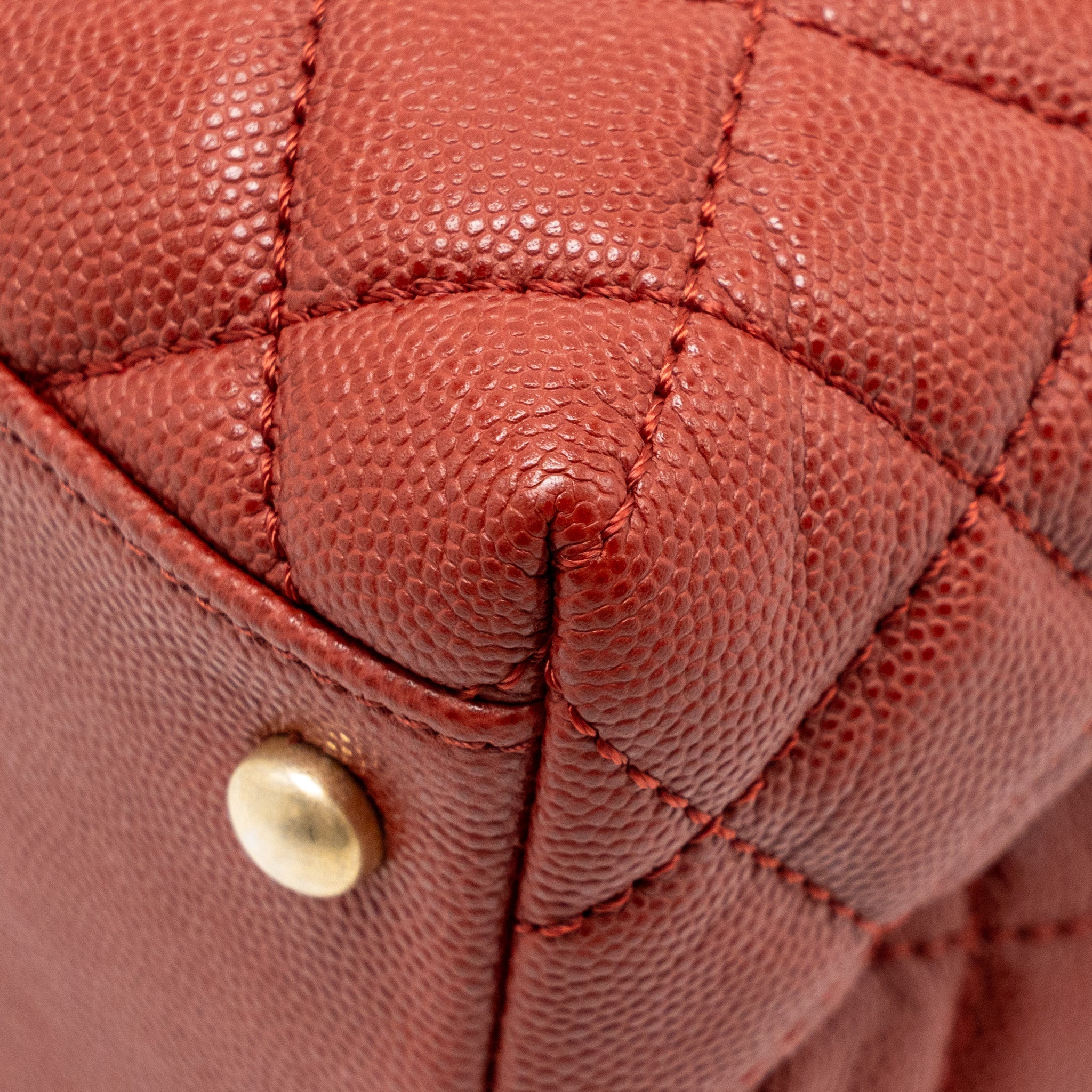chanel-large-coco-handle-with-lizard-handle-caviar-red-ghw