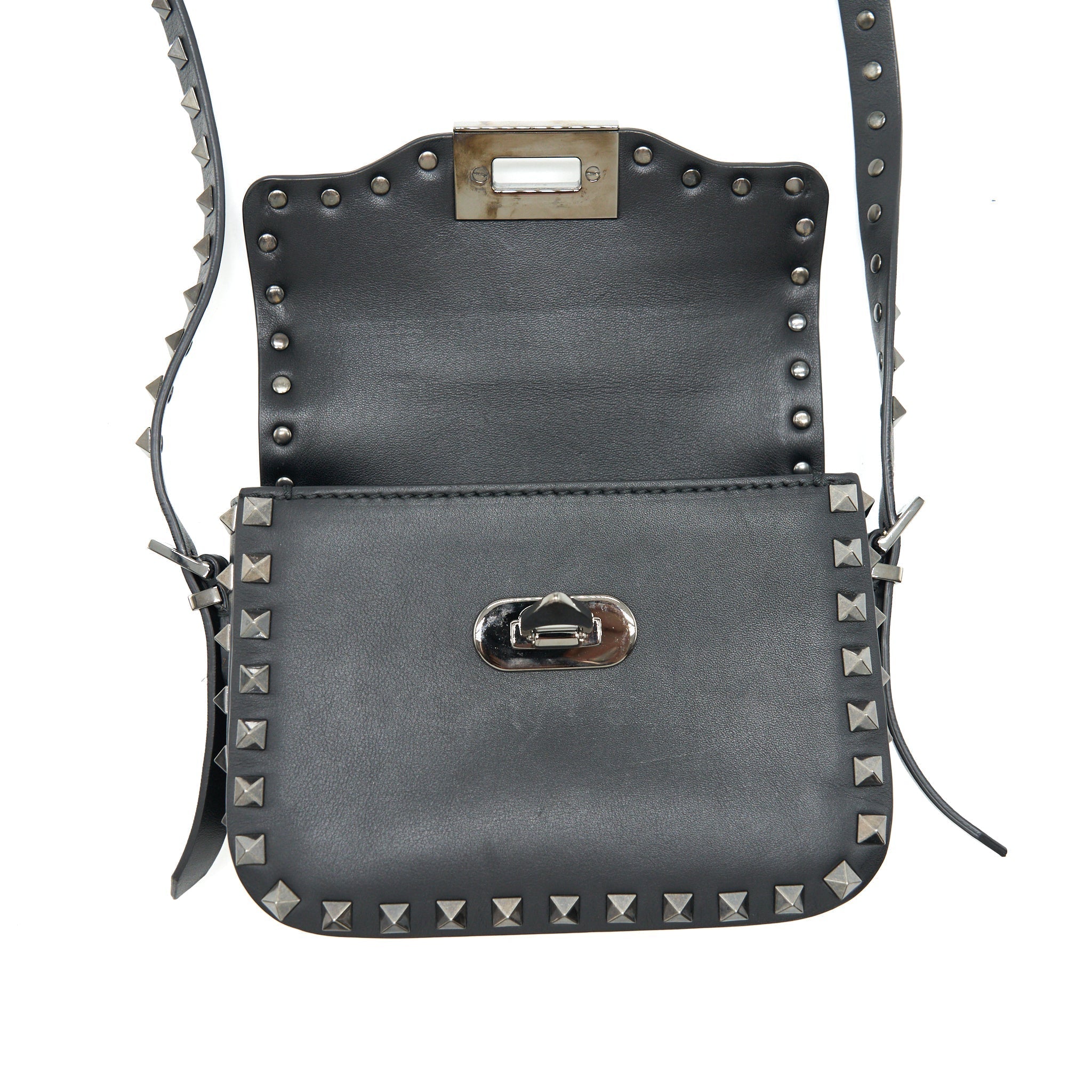 valentino-garavani-small-rockstud-grainy-calfskin-crossbody-bag-black-shw