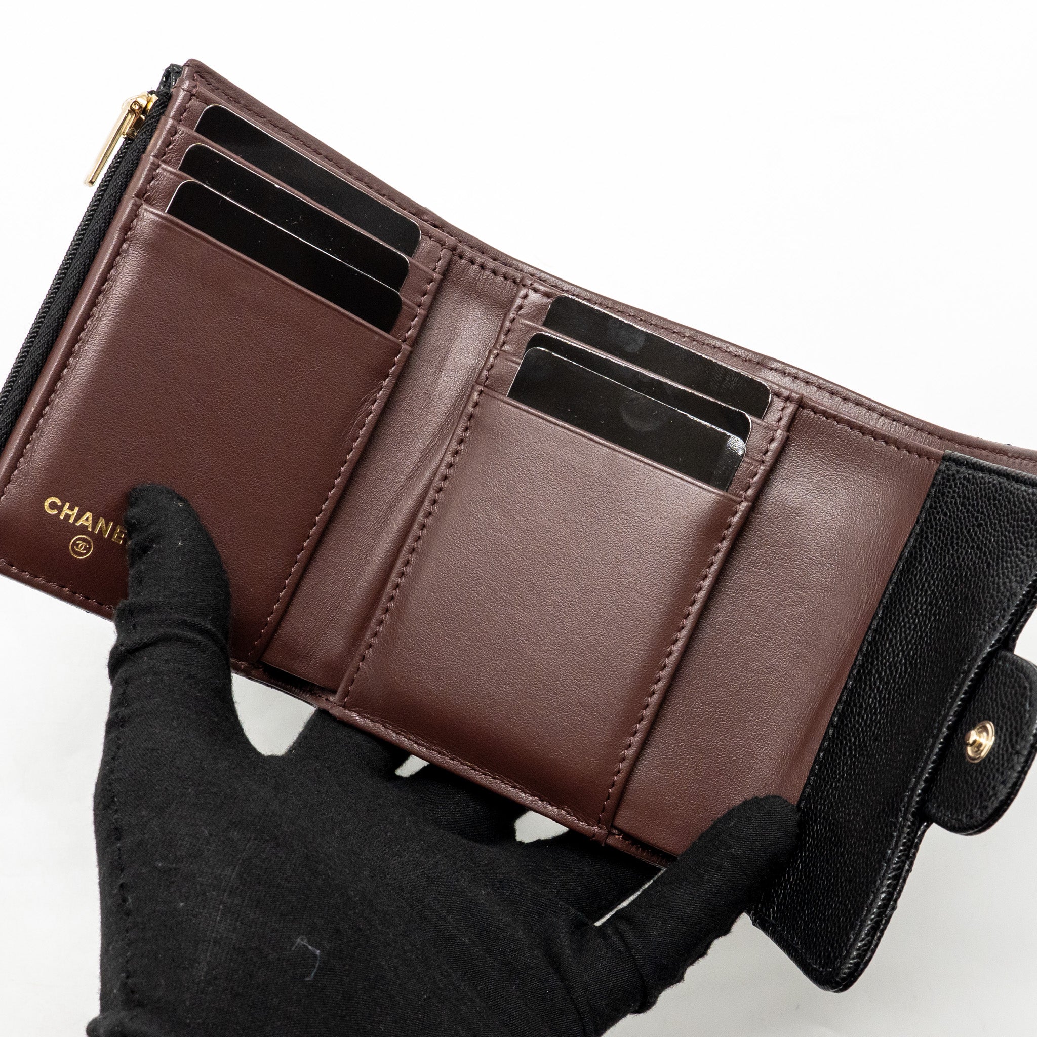 chanel-compact-wallet-caviar-black-lghwmicrochip