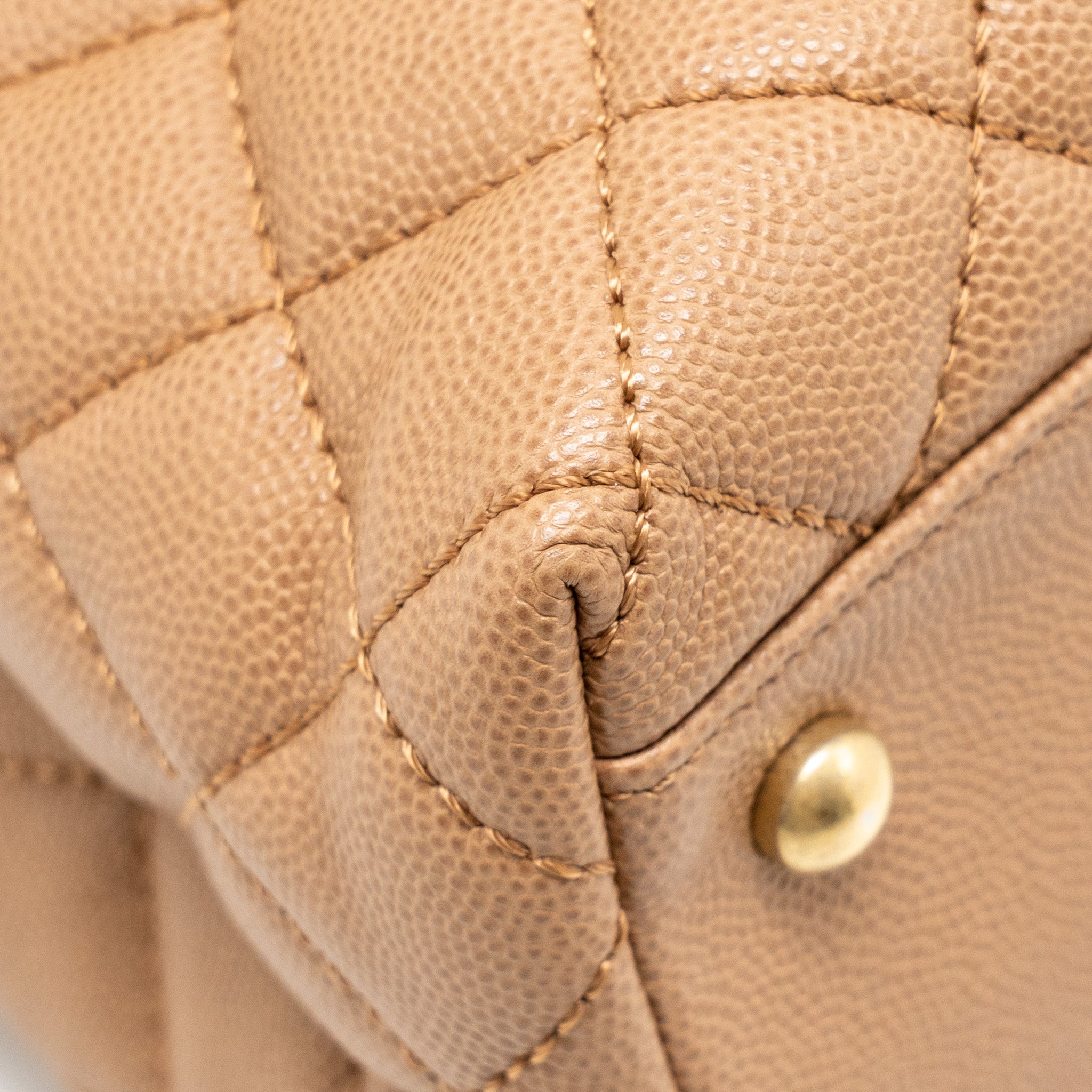 chanel-large-coco-handle-with-lizard-handle-caviar-beige-ghw
