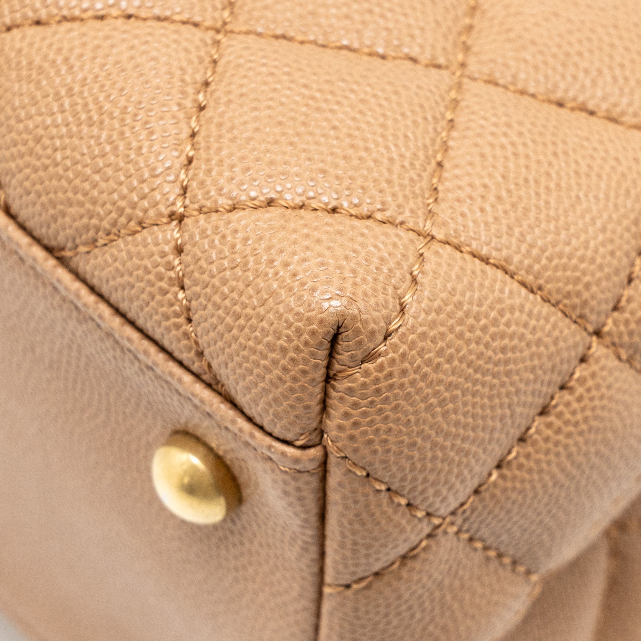 chanel-large-coco-handle-with-lizard-handle-caviar-beige-ghw