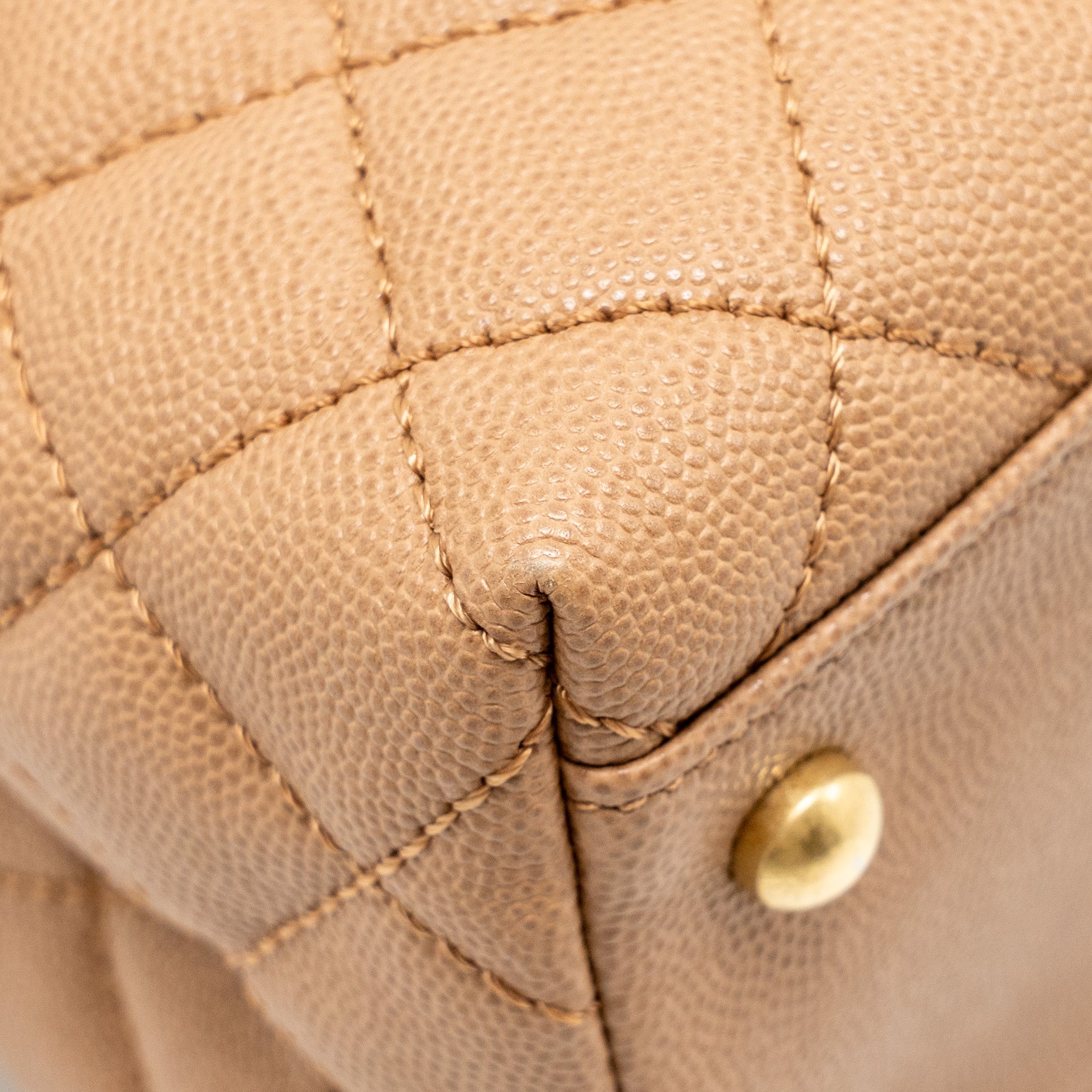 chanel-large-coco-handle-with-lizard-handle-caviar-beige-ghw